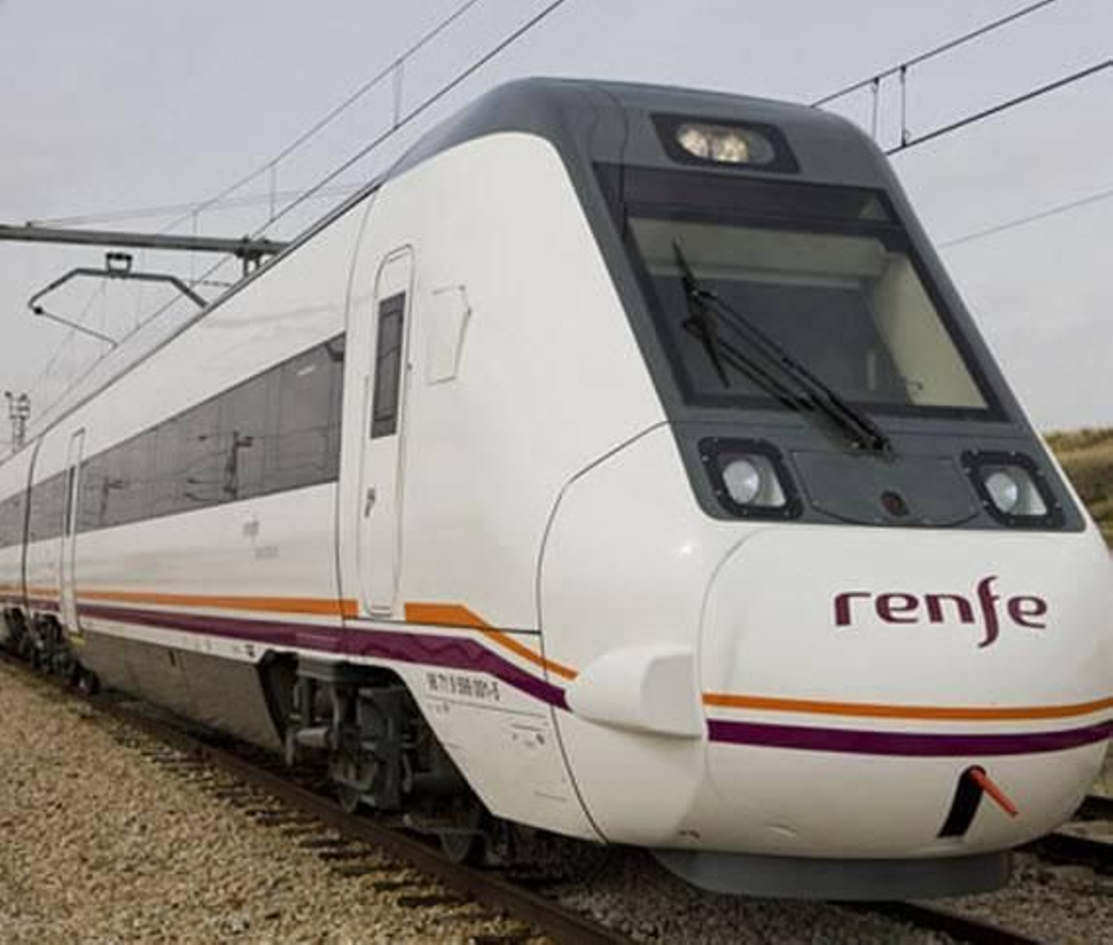 Los viajeros disfrutarán desde el domingo de los nuevos trenes.