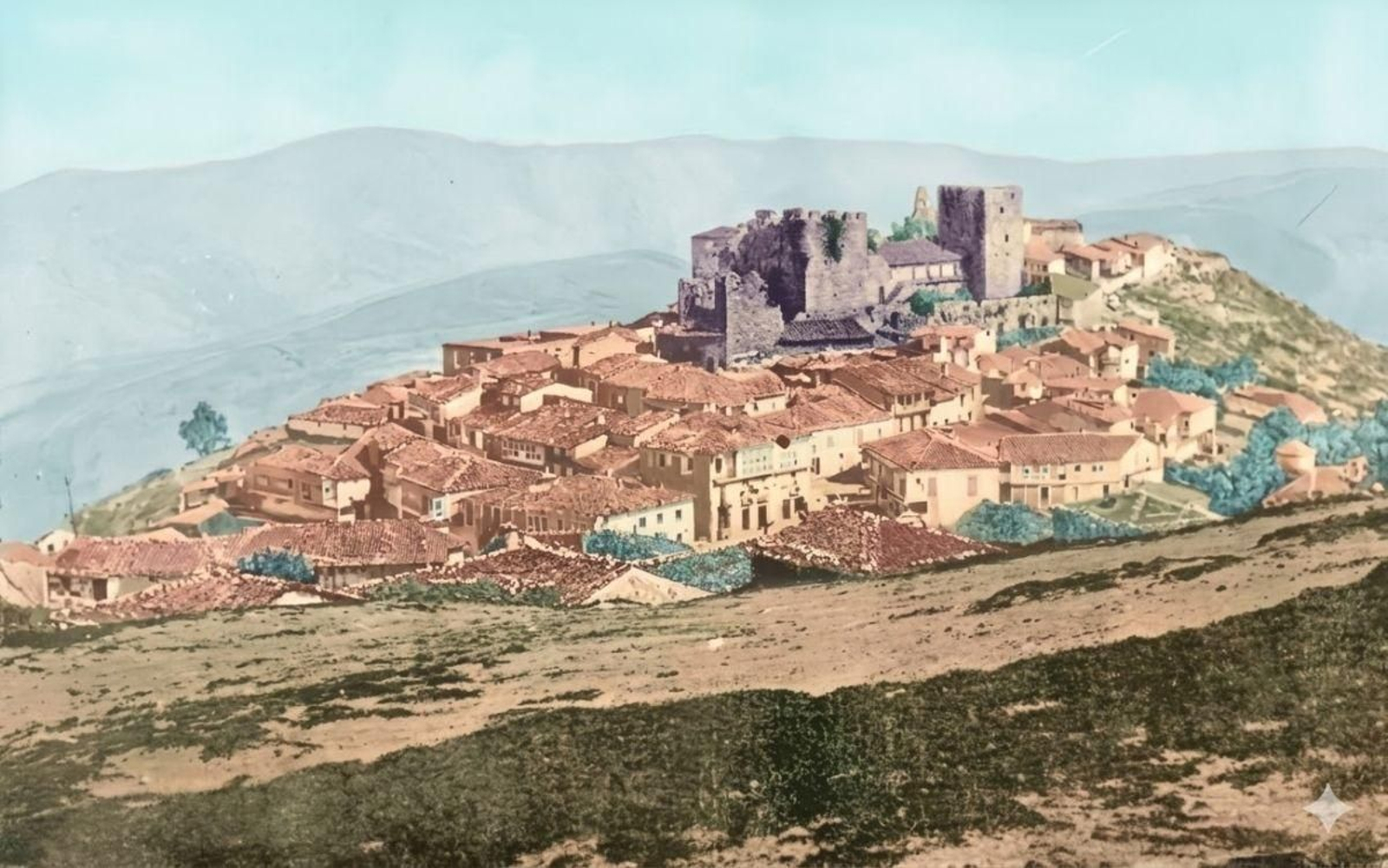 1918 Eco de Galicia, el Castillo de Castro Caldelas en color (imagen coloreada con Inteligencia Artificial).