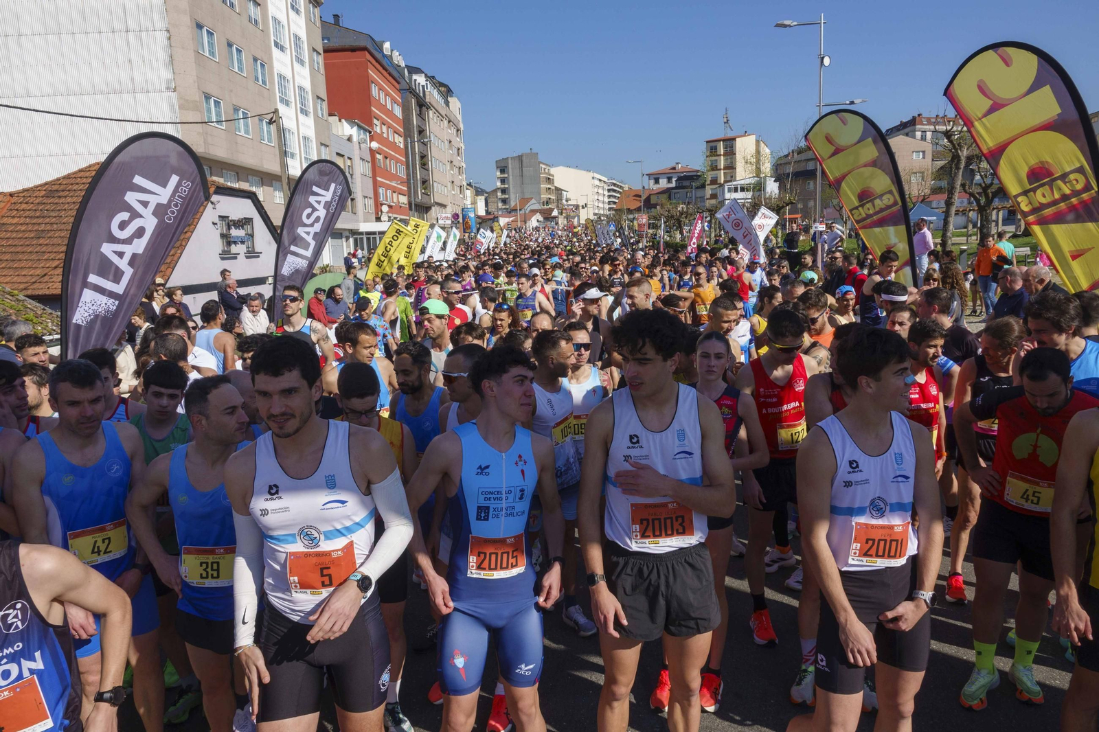 Galería | Pequeños y mayores se divierten en la 10K de Porriño