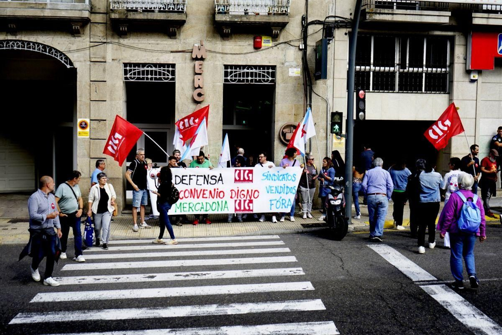 Protestas frente al Mercadona de la avenida de Santiago, en 2024.