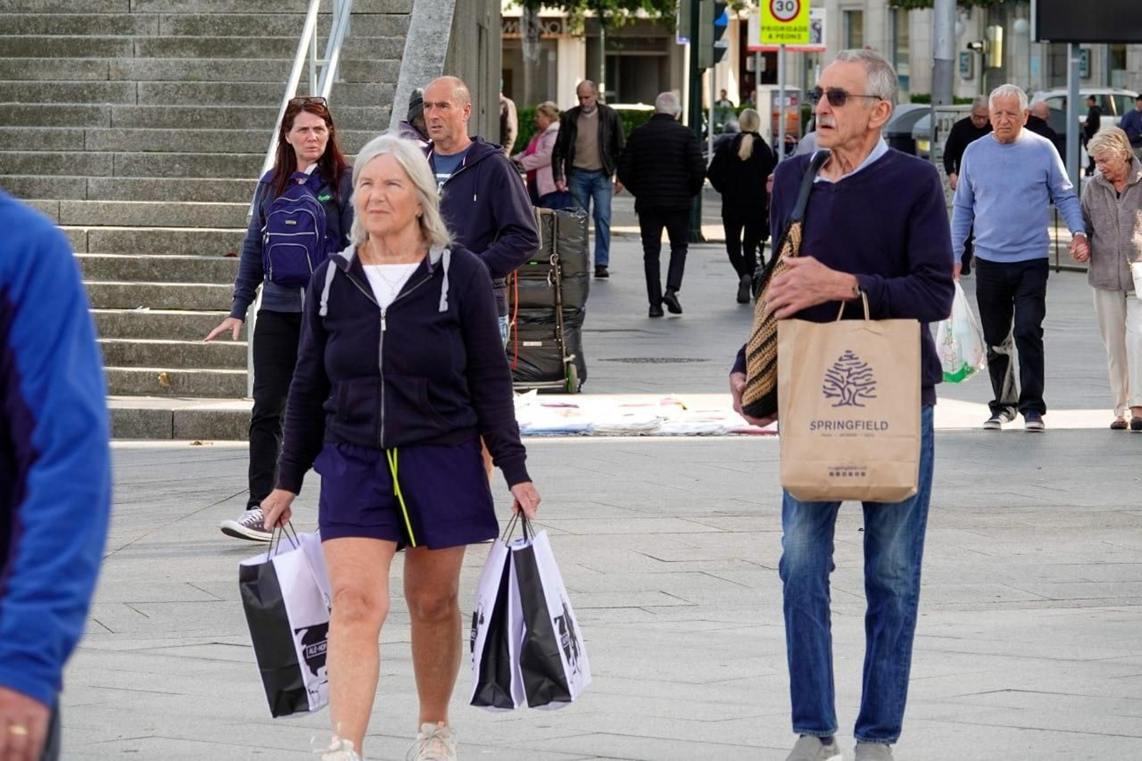 Galería | Dos gigantes del mar cierran el año en el puerto de Vigo
