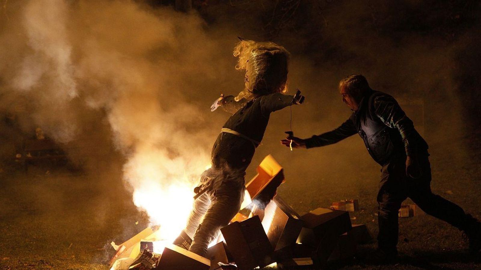 Quema de uno de los mecos en Seixalbo.