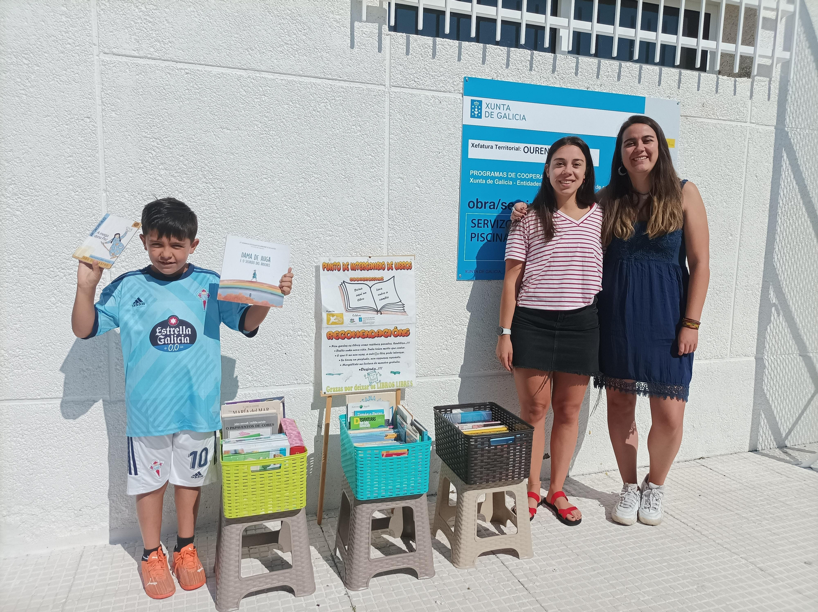 La Asociación Xuvenil Os Gaiteiros en Vilar de Barrio puso en marcha en 2022 una iniciativa para fomentar la lectura en la piscina municipal.