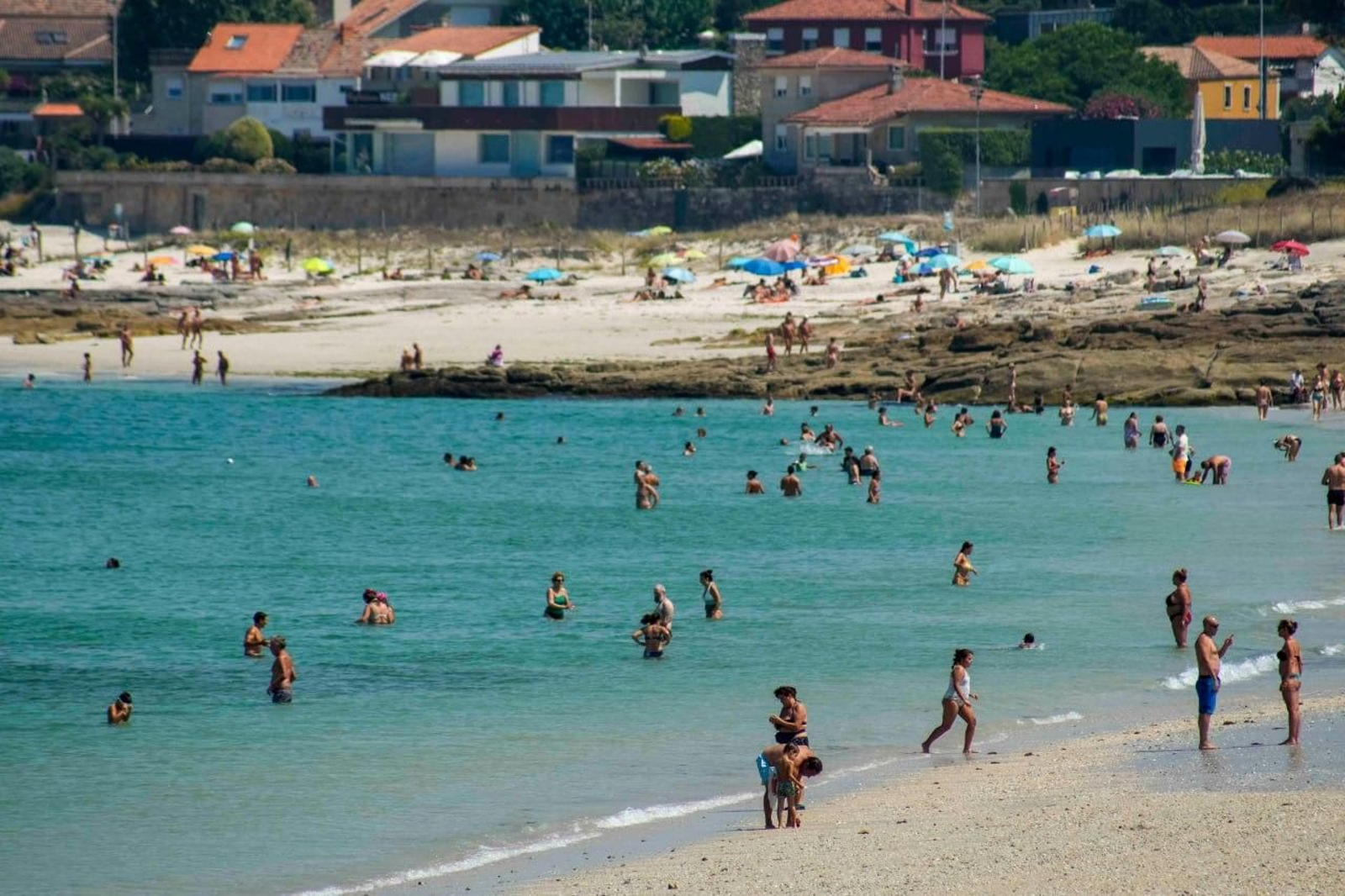 Galería | Vigo busca refugio del calor en sus playas