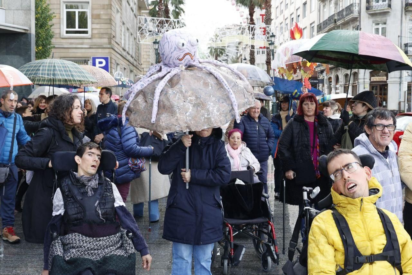 Usuarios, trabajadores, familiares y autoridades se sumaron a la iniciativa.