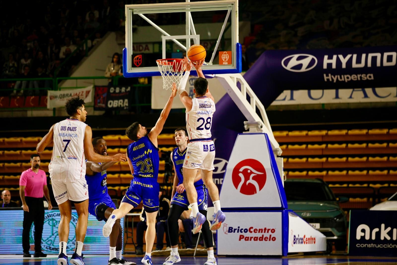Galería | Tarde de baloncesto y derbi gallego en el Pazo, en imágenes
