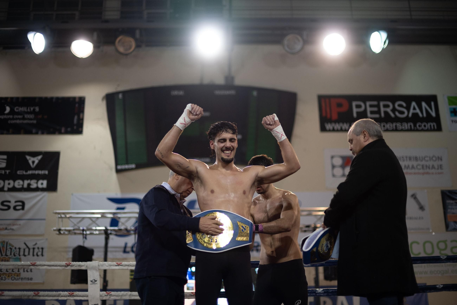 Galería | El boxeo vive una velada espectacular en la vuelta de Simón González a un ring