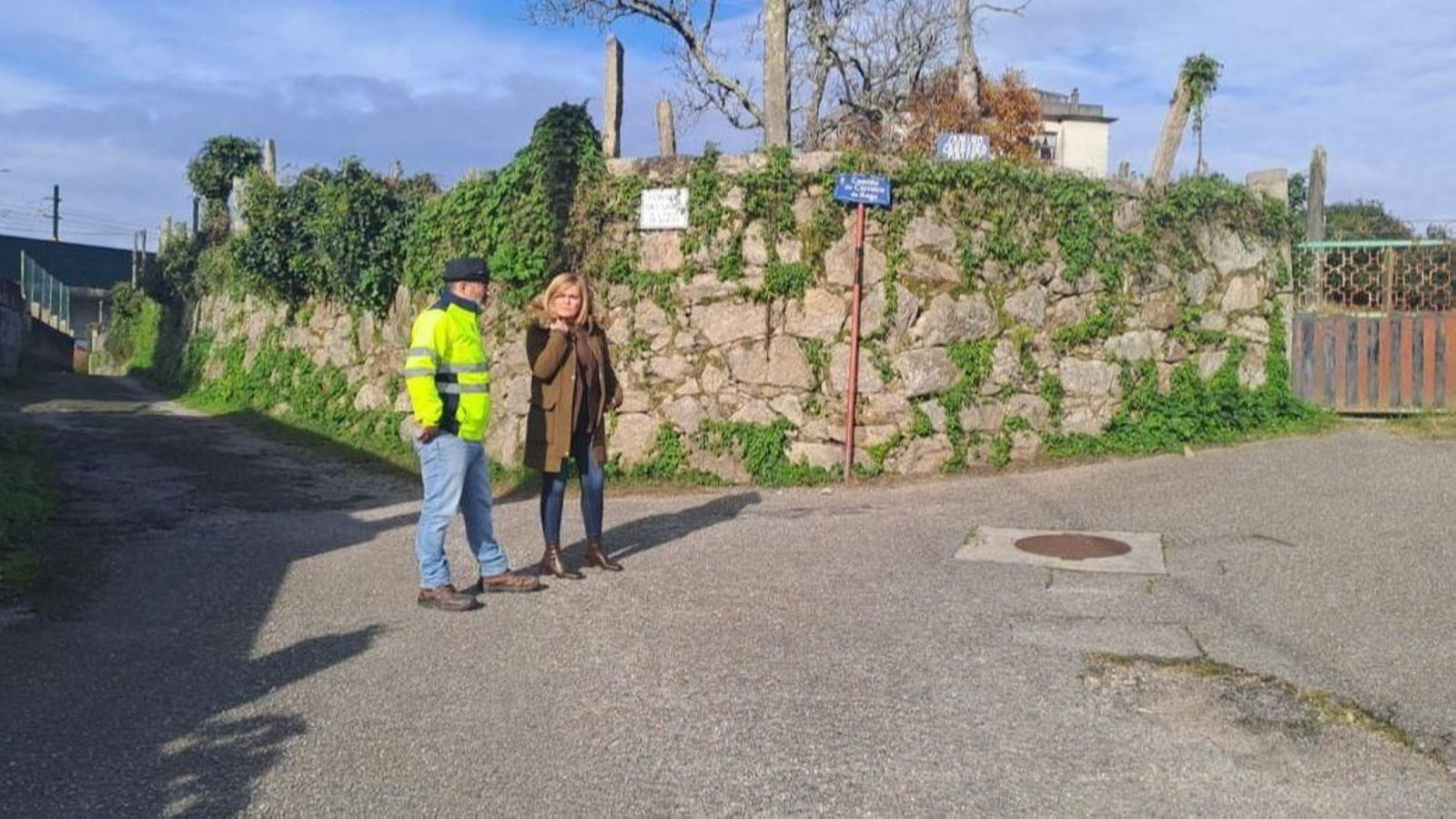 La alcaldesa Rivas visitando una de las zona en las que se realizarán las obras.