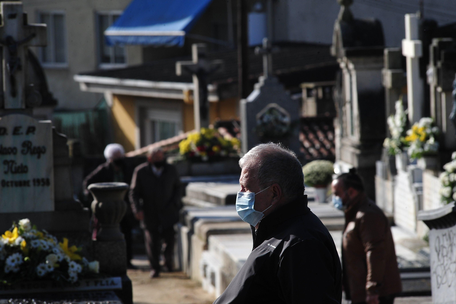 Día de Todos los Santos en el cementerio de San Francisco. José Paz
