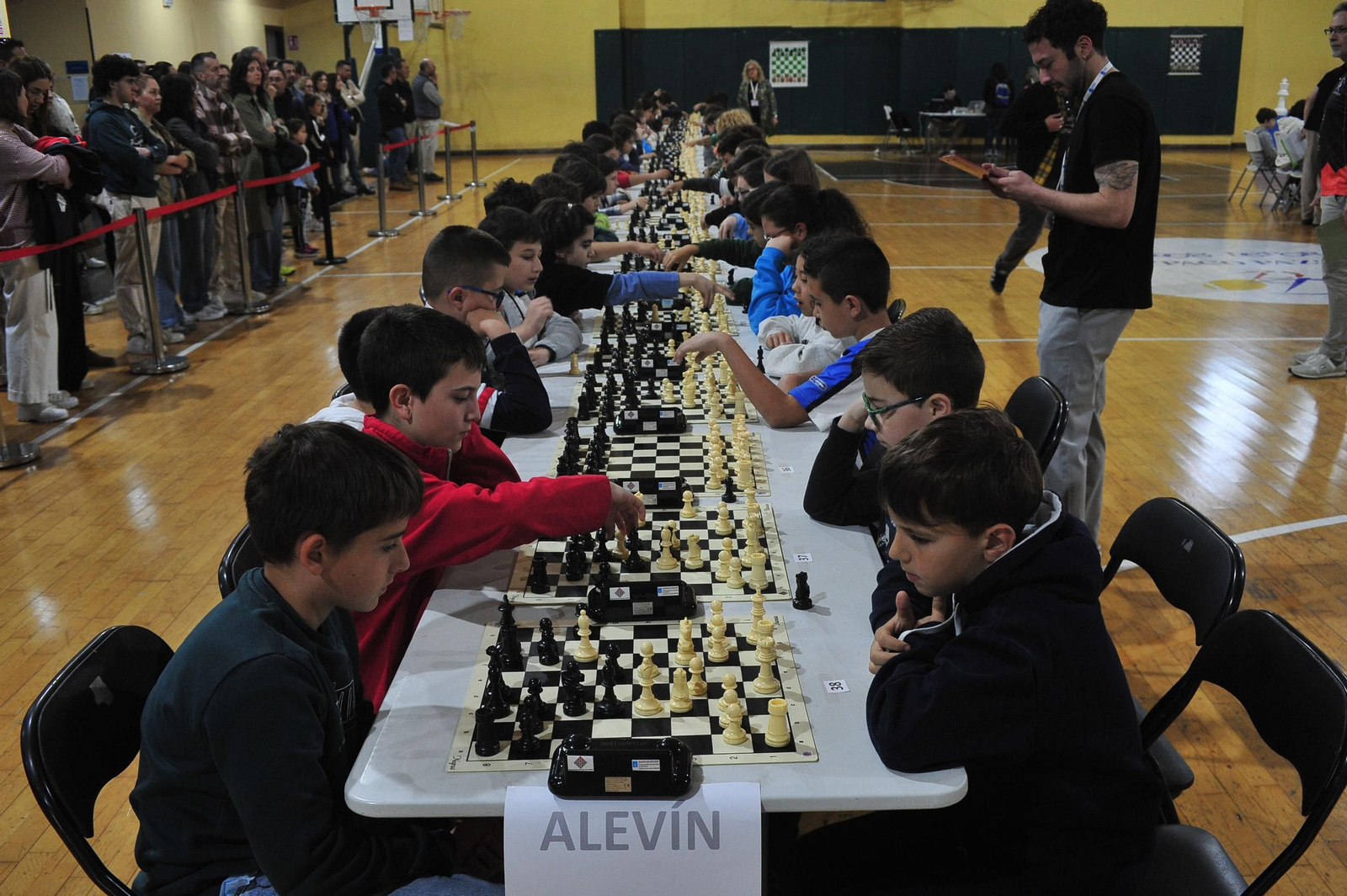 Galería | La final provincial escolar de ajedrez llena el Pazo, en imágenes