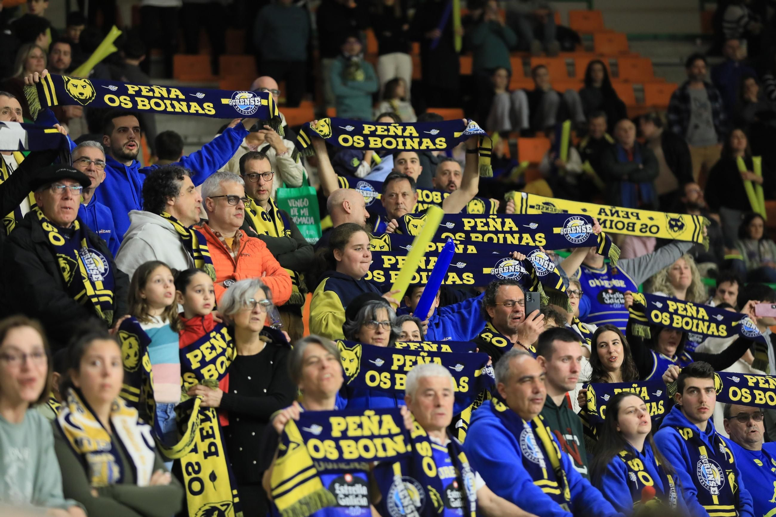 Galería | El Pazo, a reventar para el derbi COB-Obradoiro