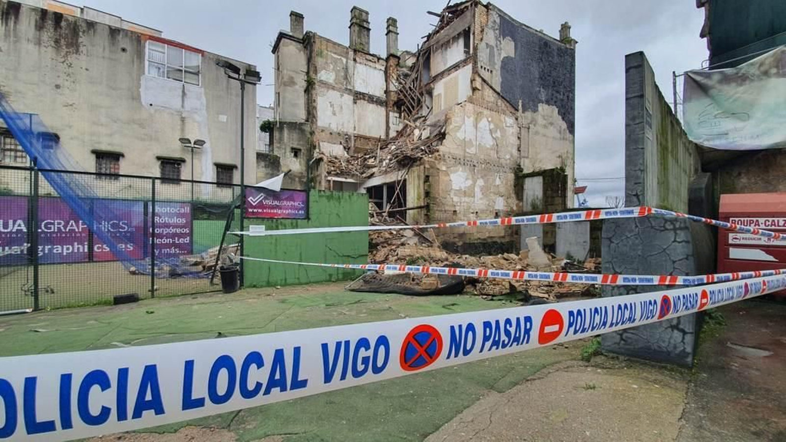 Se derrumba un edificio en el centro de Vigo _ JV Landin 11