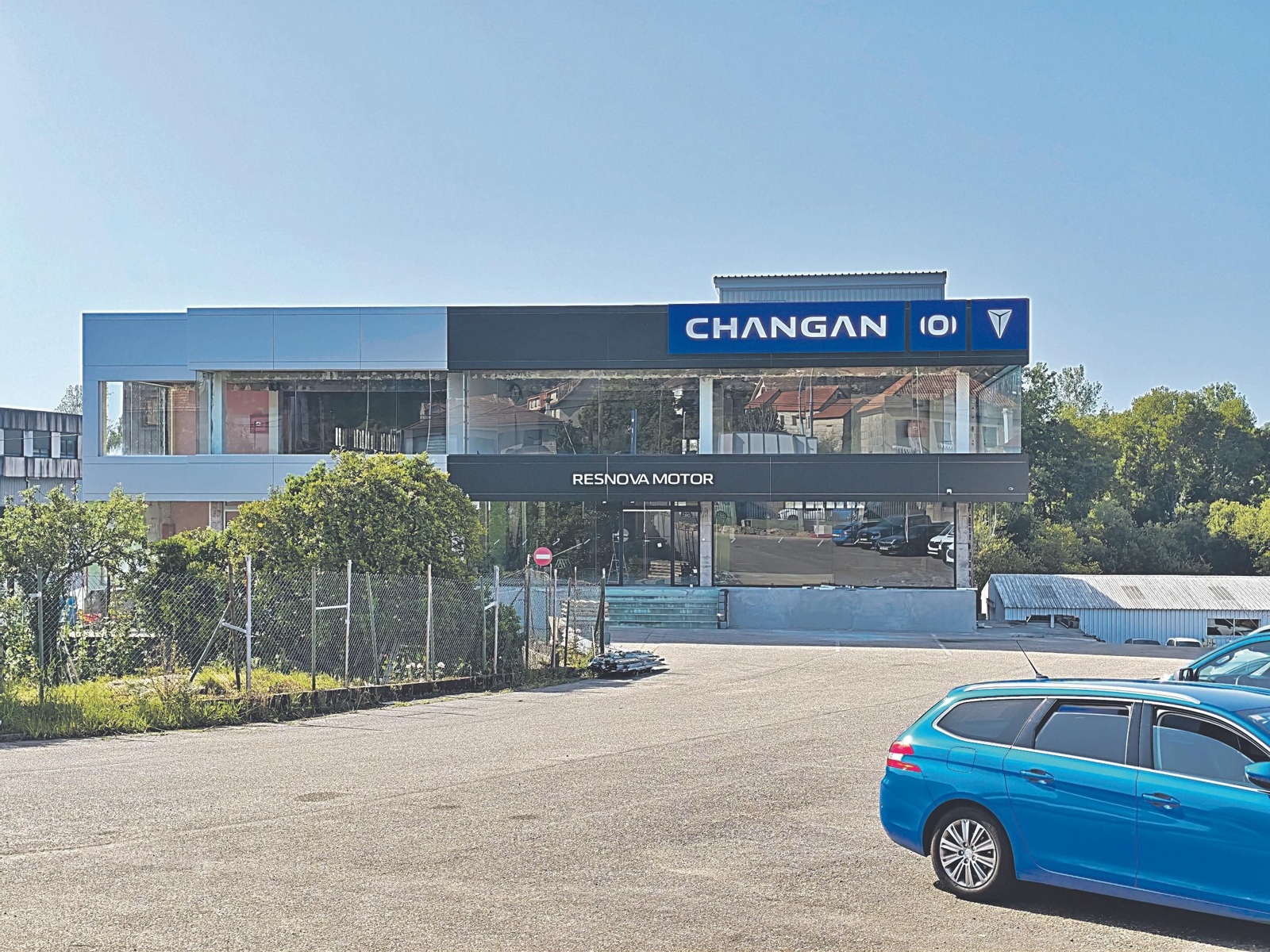 La marca automovilística china Changan se instala en Vigo con un concesionario en construcción en la carretera de Camposancos.
