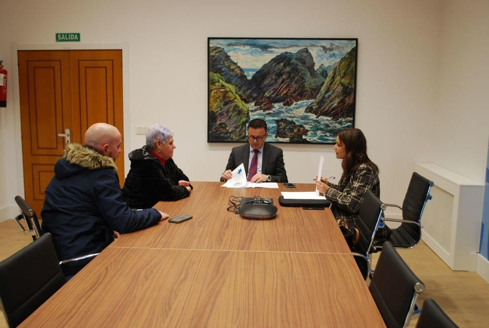 Camilo Alonso, Pura Rodríguez, José González e Inés Santé durante la reunión.