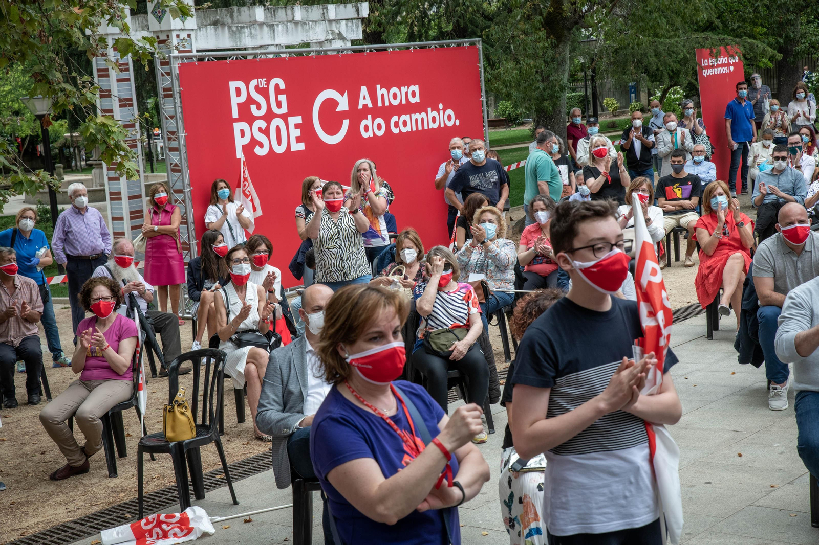 OURENSE (XARDÍNS DO POSÍO). 27/06/2020. OURENSE. El presidente del gobierno, Pedro Sánchez, acompaña al candidato a la Xunta de Galicia, Gonzalo Caballero y a Marina Ortega en un mitin del PSdeG-PSOE. FOTO: ÓSCAR PINAL