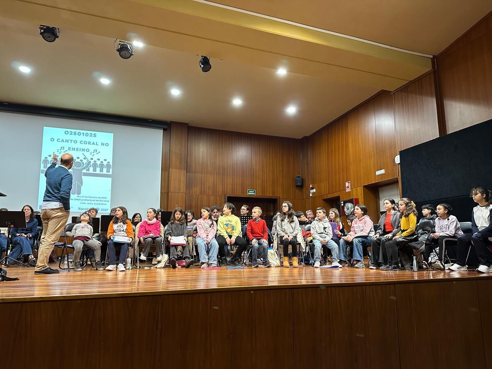 Formación sobre canto coral do CFR Ourense