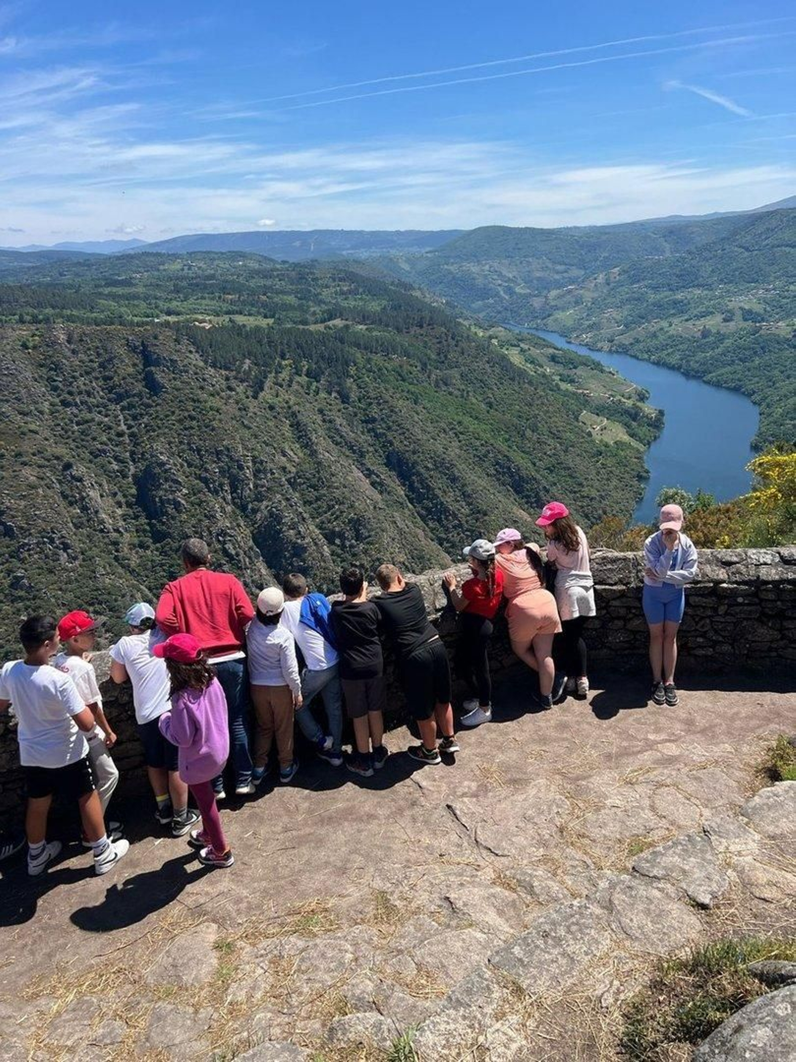Jornada lúdica en la Ribeira Sacra de los colegios San Salvador de Arnoia y Concepción Arenal de Ourense.