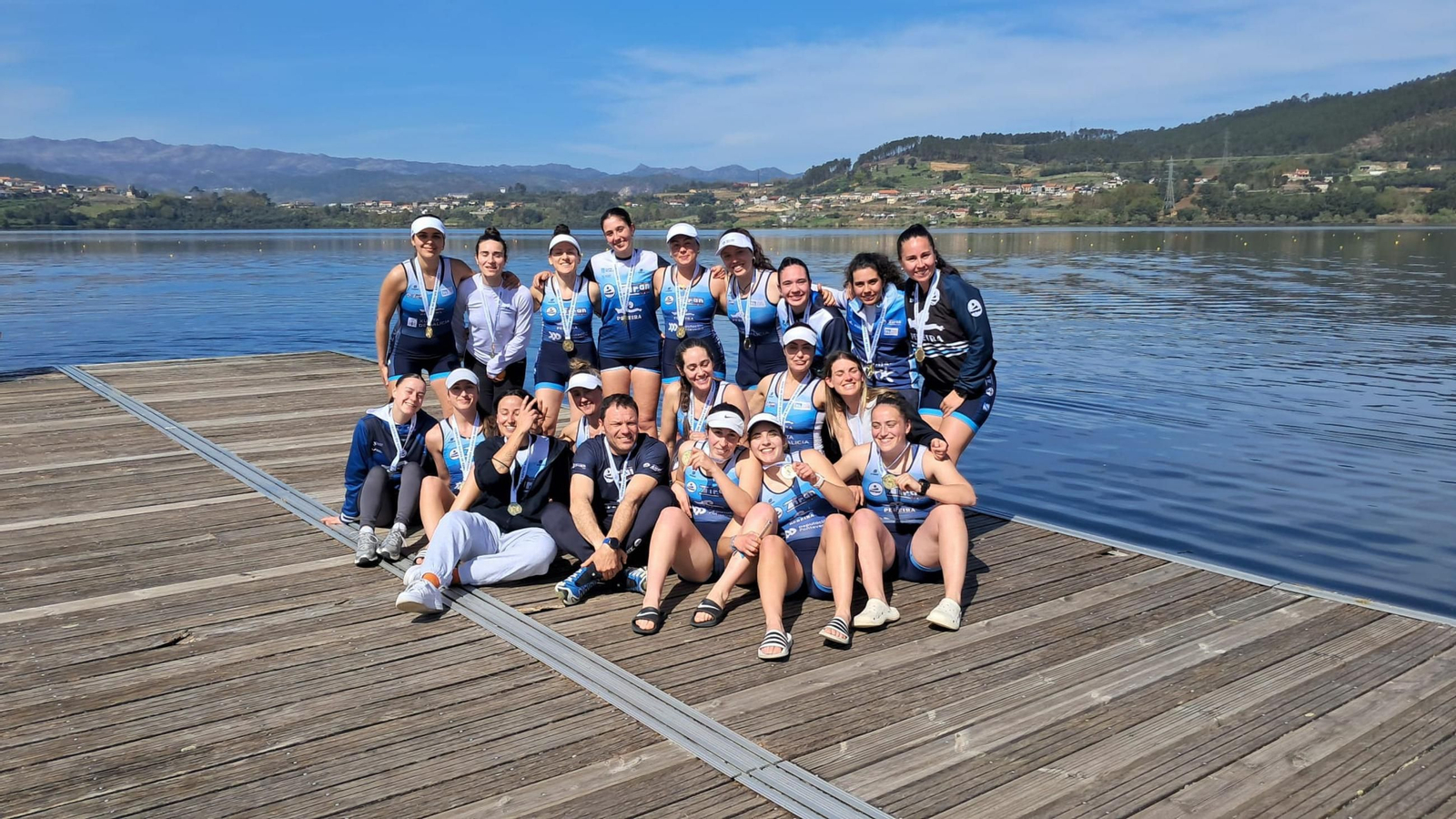 La tripulación femenina de Tirán fue la que mejor se adaptó al agua dulce de Castrelo de Miño y se quedó el título autonómico.