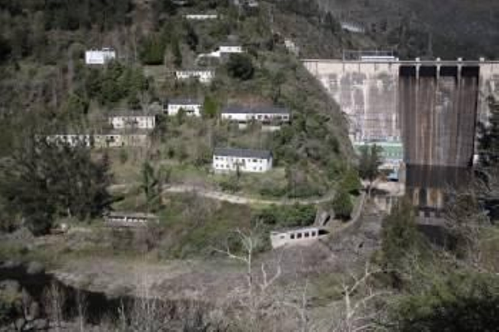 Vista de las antiguas casas en las que vivieron los empleados de la hidroeléctrica. (Foto: JAINER BARROS)