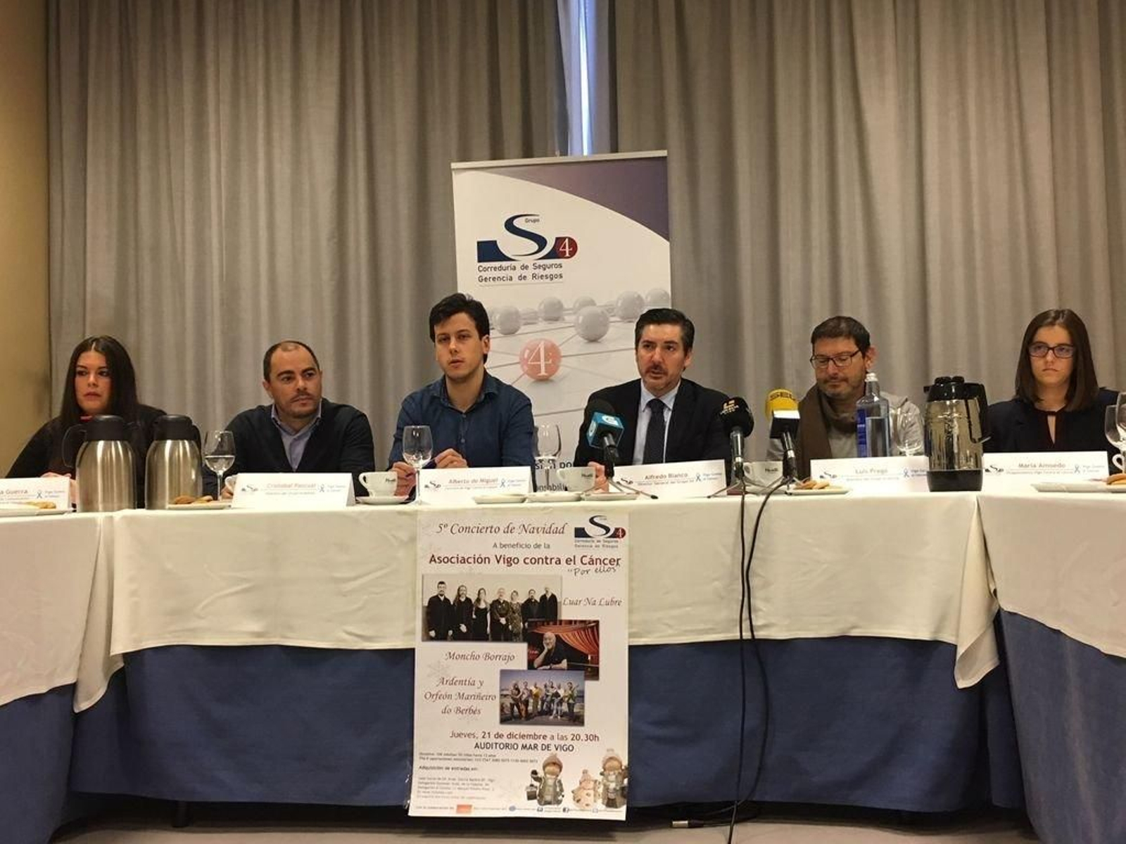 Alfredo Blanco, cuarto por la izquierda, y Alberto de Miguel (tercero), en la presentación.