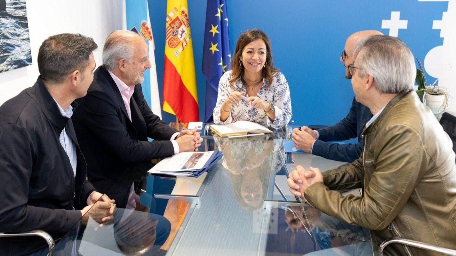 Responsables de Norfrio y del Concello de Mos con la conselleira do Mar.