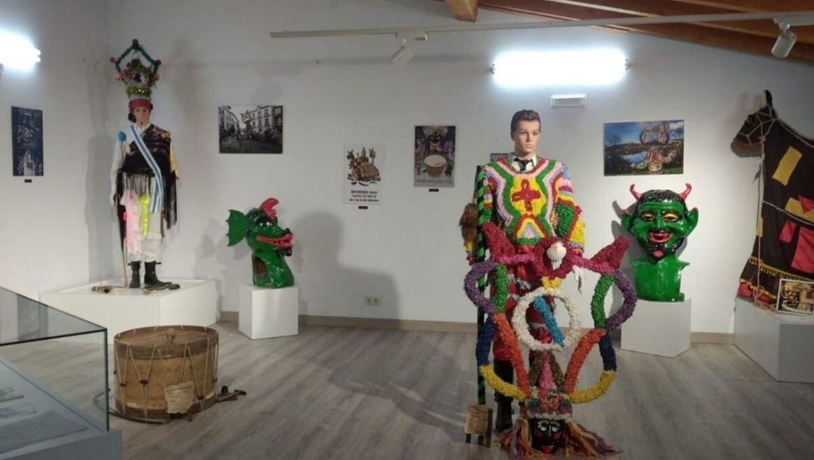 Sala de exposiciones del Concello de Viana do Bolo.