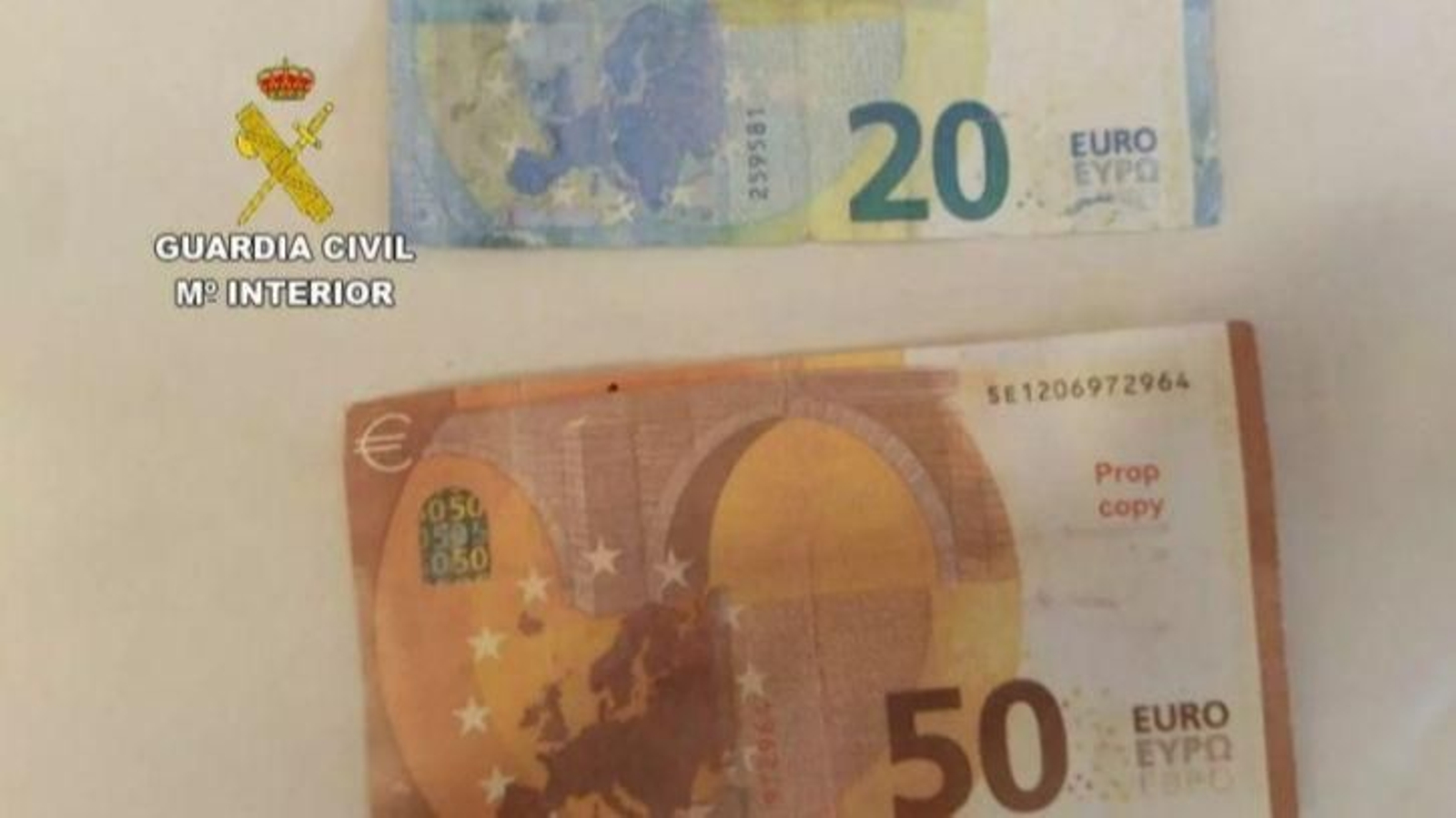 Los billetes con los que supuestamente trataron de perpetrar la estafa.