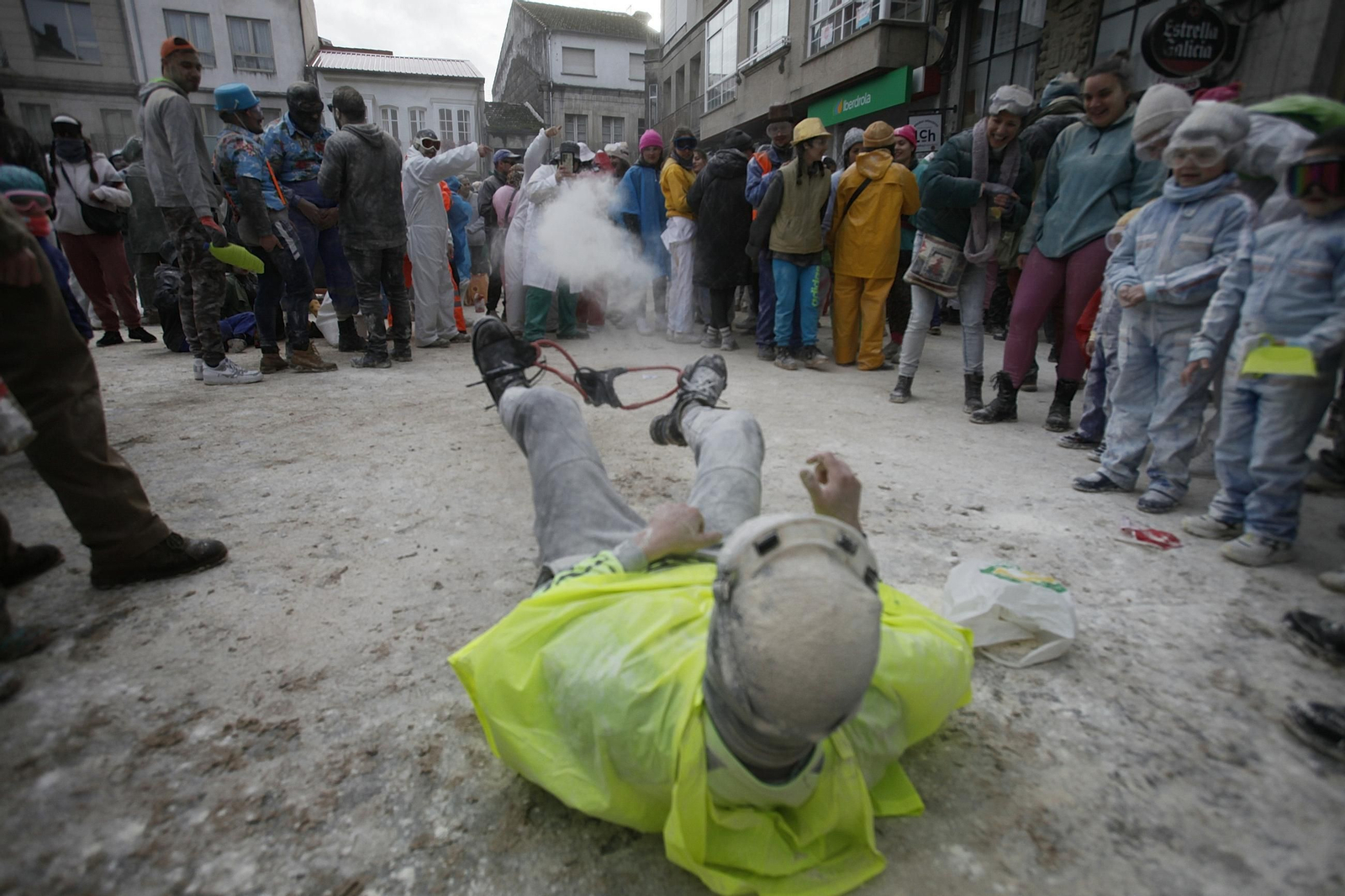 Galería | Los entroideiros conquistan Xinzo en el Domingo de Fareleiro