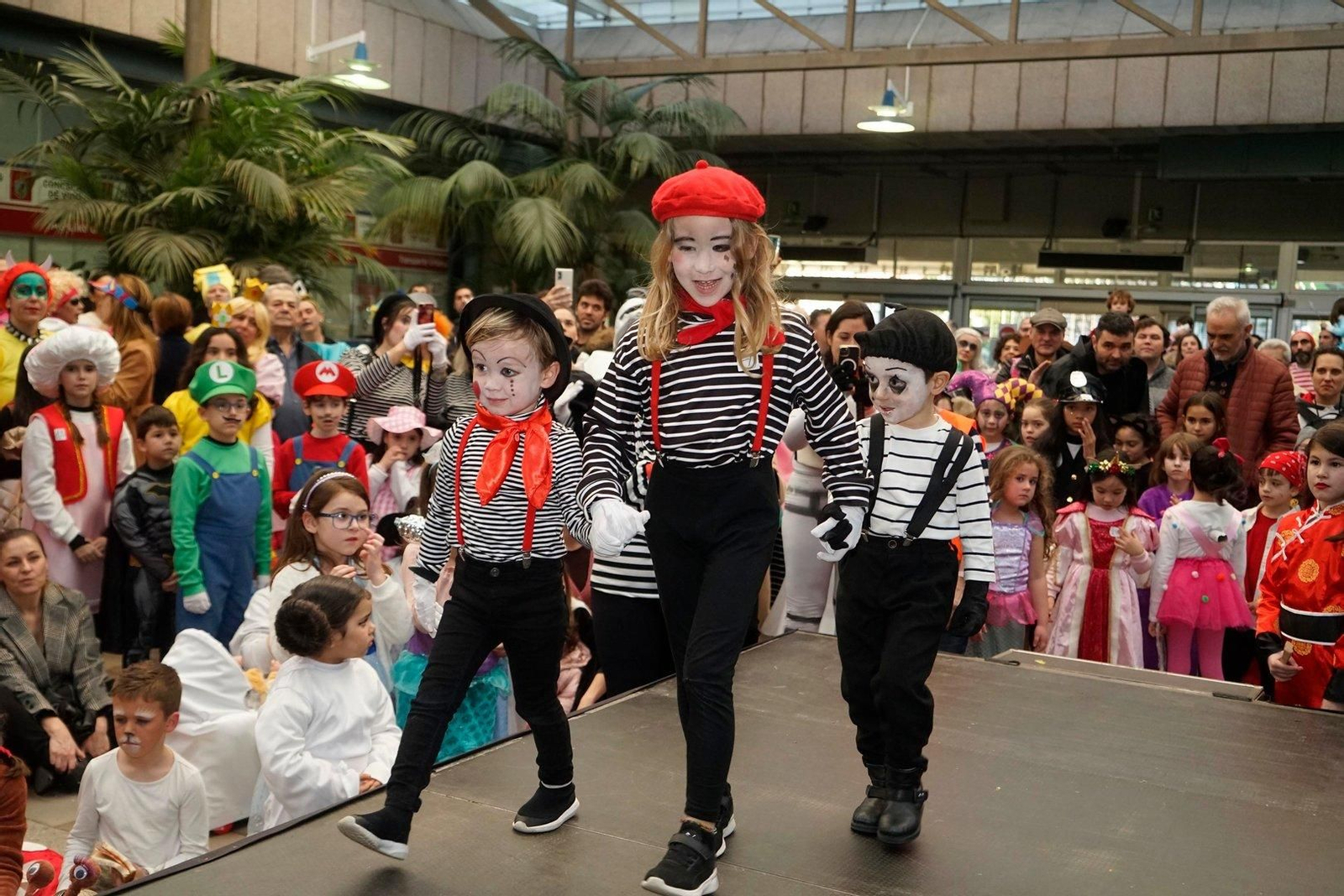 Participantes en el concurso de disfraces del Entroido de Vigo (16)