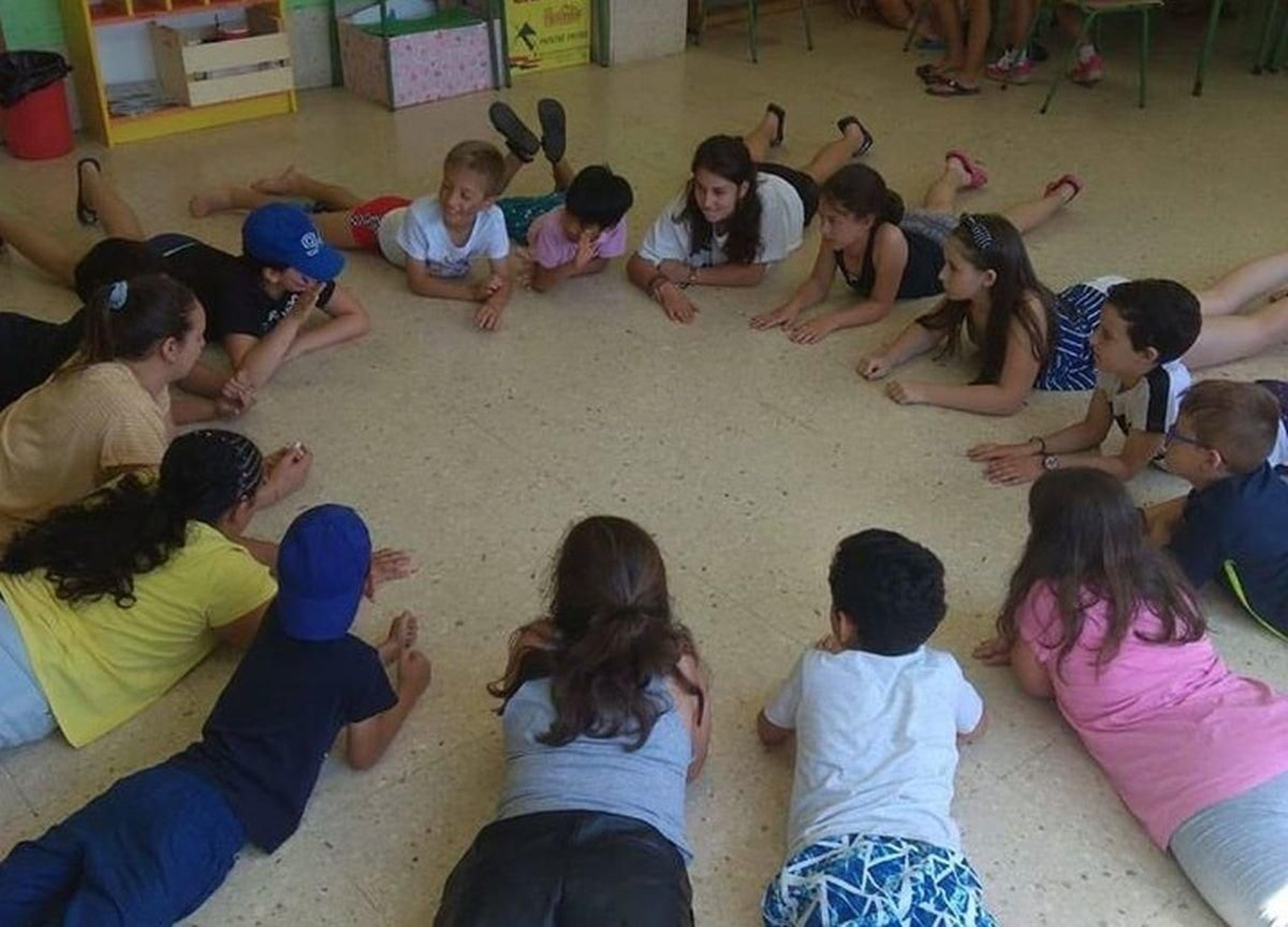 Alumnos durante una clase en el colegio.