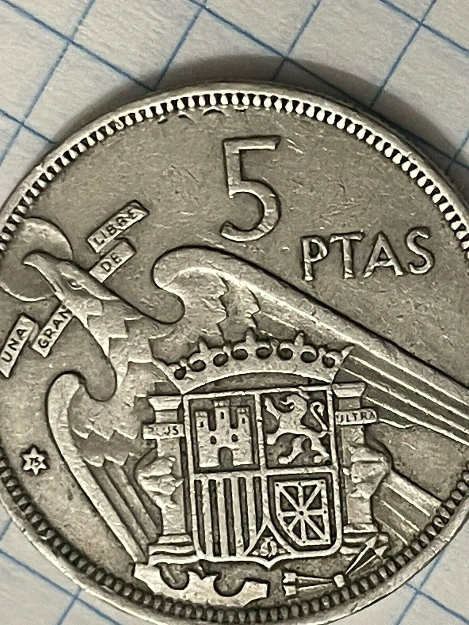 Moneda de 5 pesetas con error del 1957