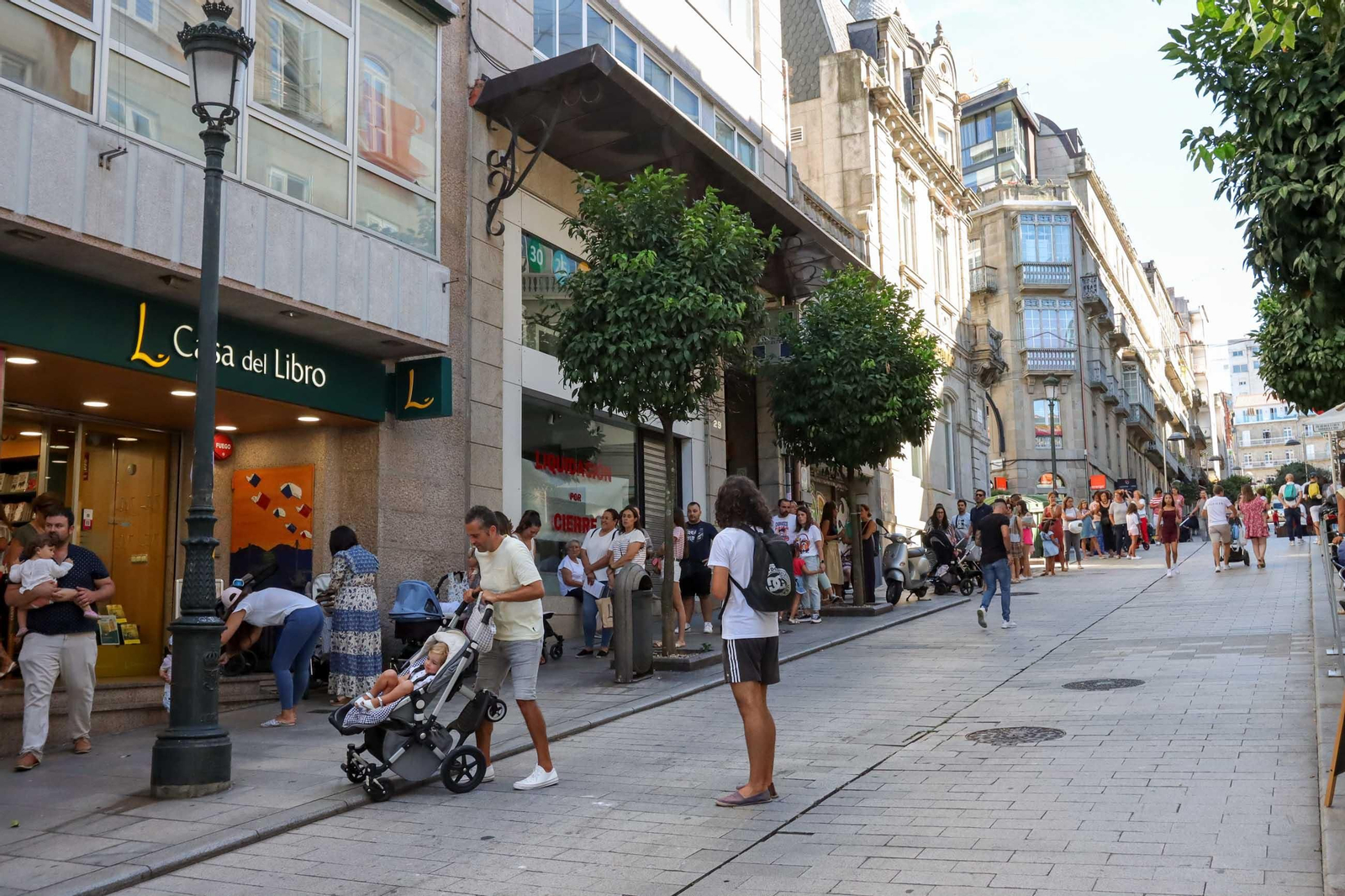 Firma de libros de Lucia Galan en la Casa del Libro. Foto J. Santome