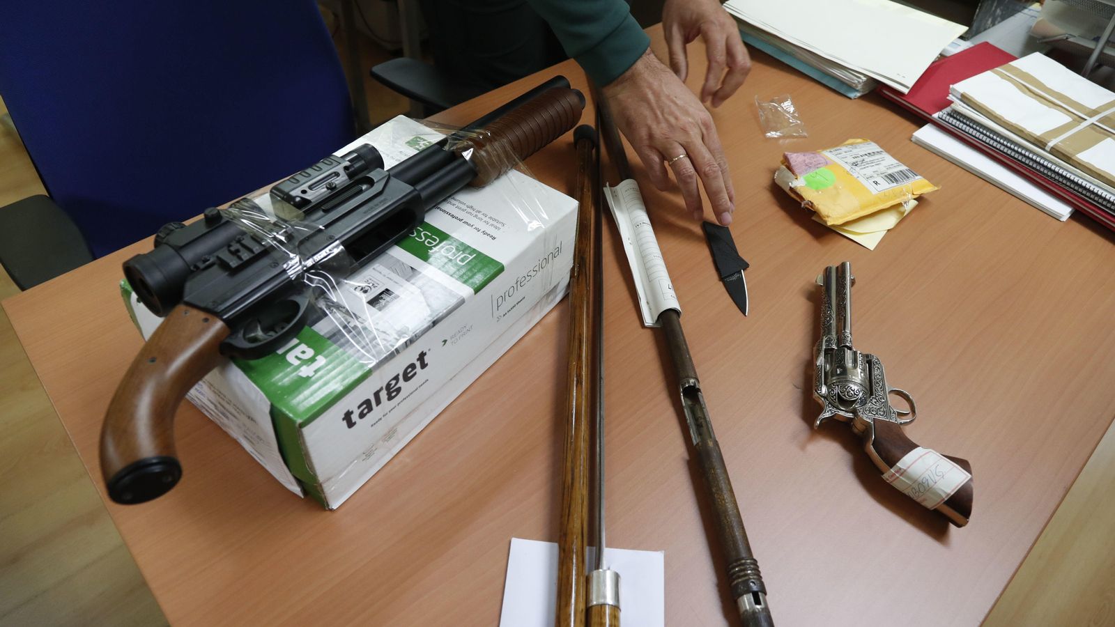Algunas de las armas incautadas en Vigo.