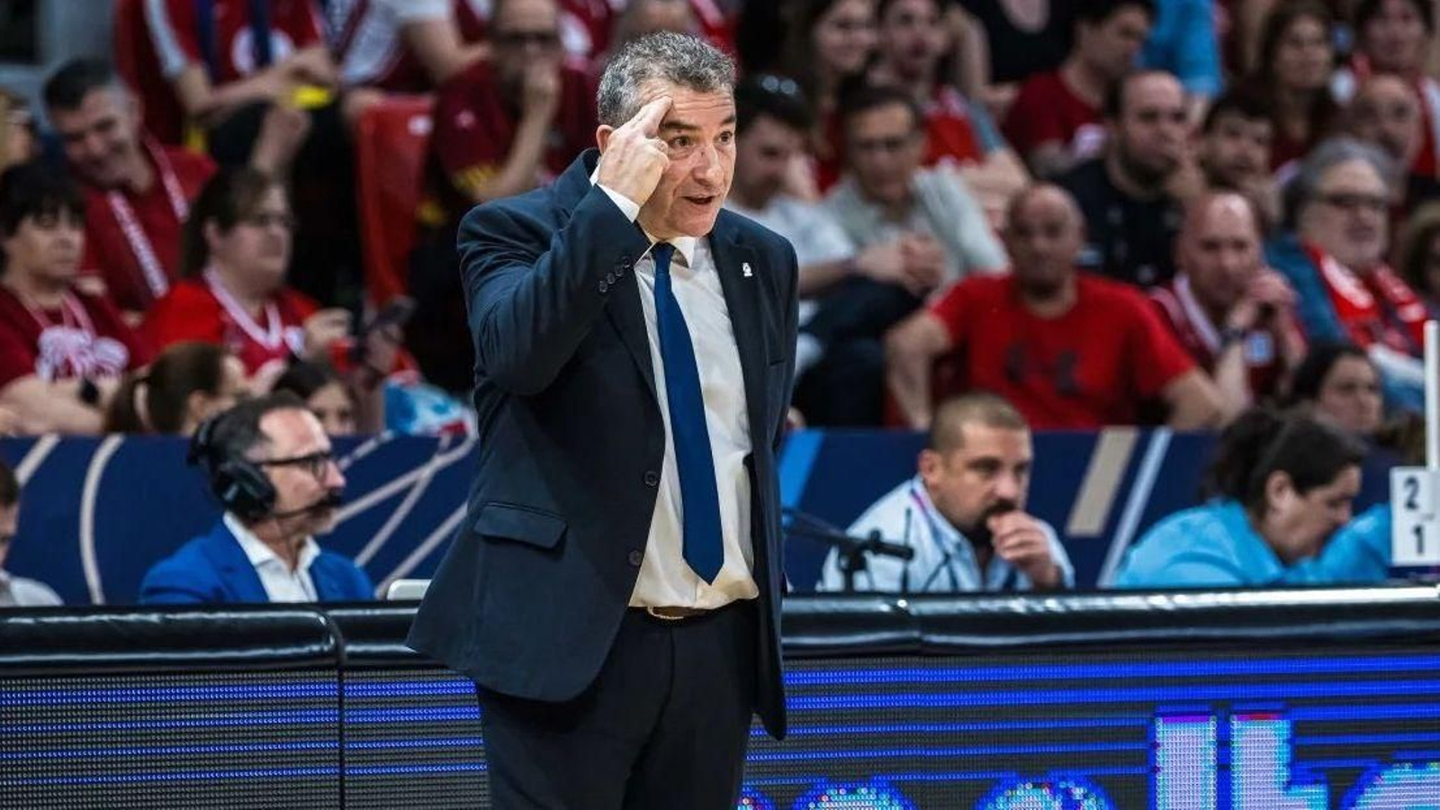 El técnico olívico pide cabeza durante la final de la Euroliga.