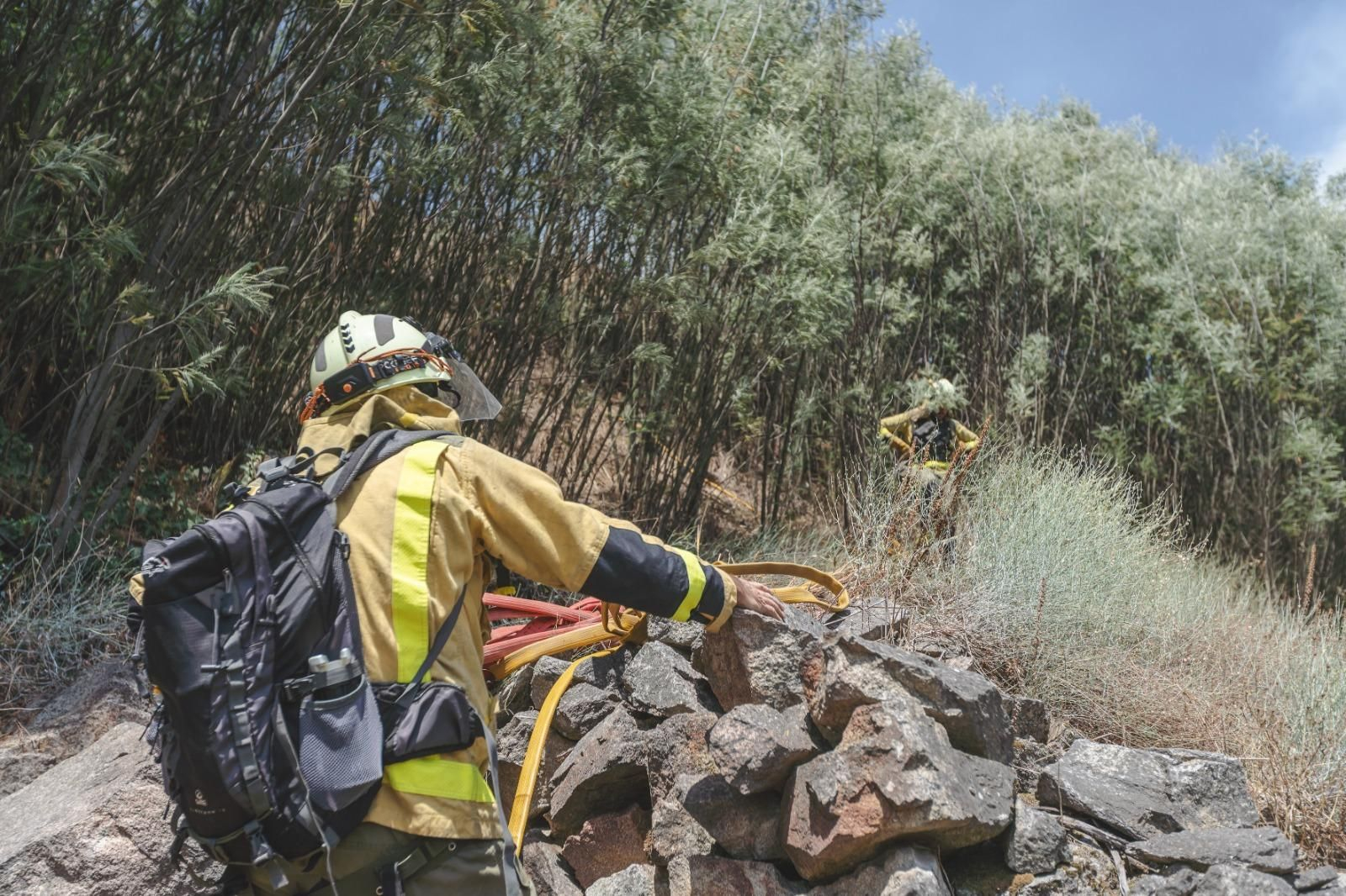 Galería | El incendio forestal de Untes llena la ciudad de Ourense de humo, en fotos