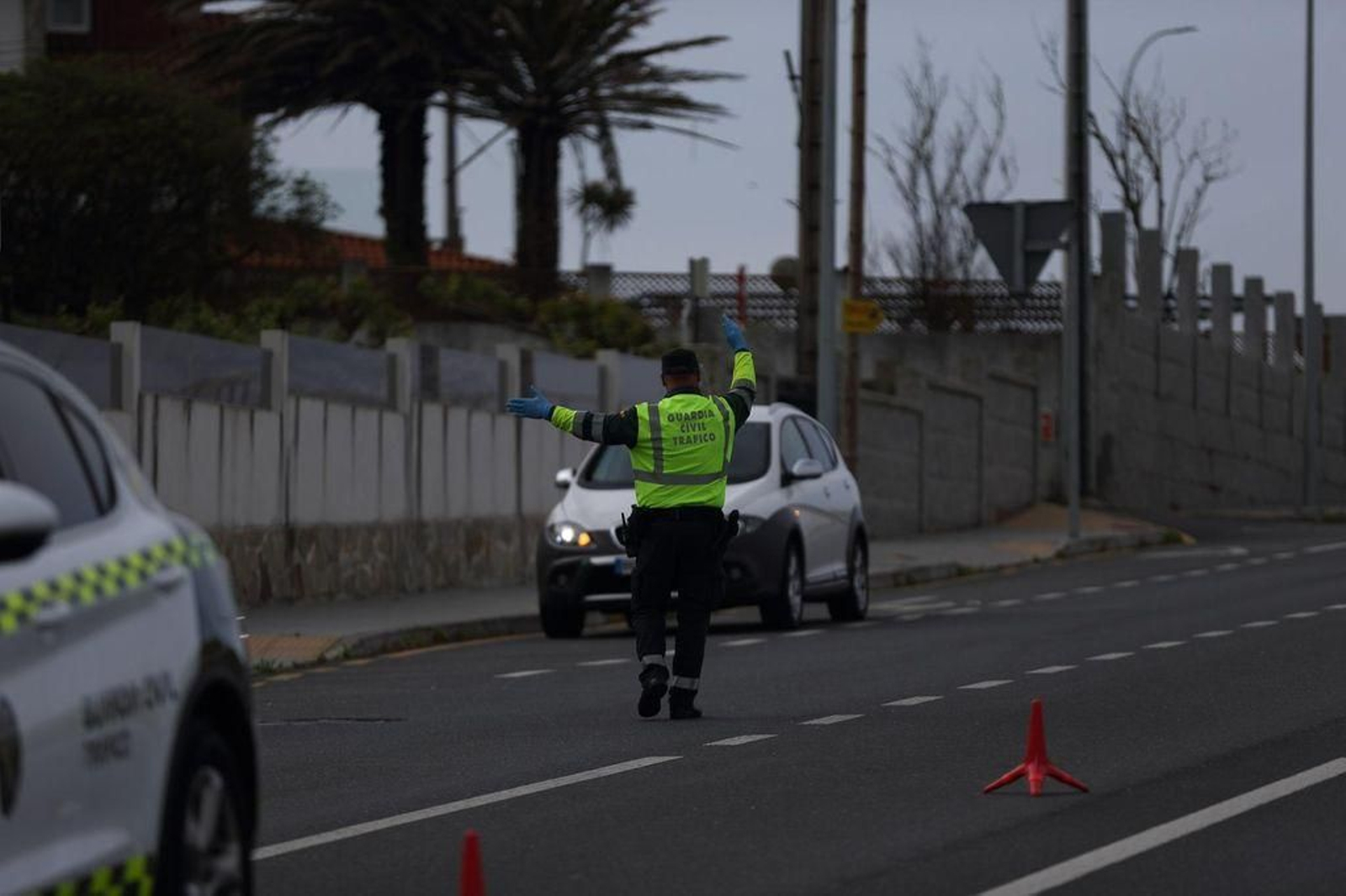 Control de la Guardia Civil en la playa de la Lanzada // Alberte