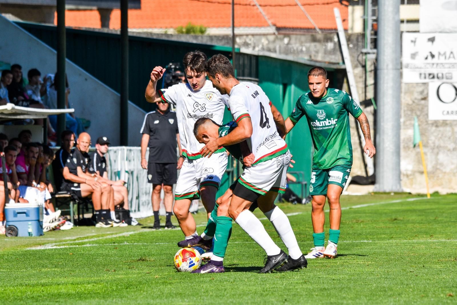 Imagen del partido de ida en Espiñedo entre Arenteiro y Barakaldo.
