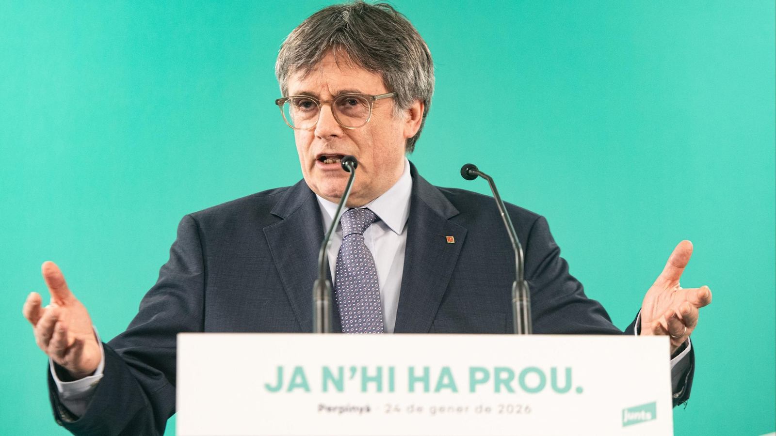 El presidente de Junts per Catalunya, Carles Puigdemont, ofrece declaraciones a los medios.