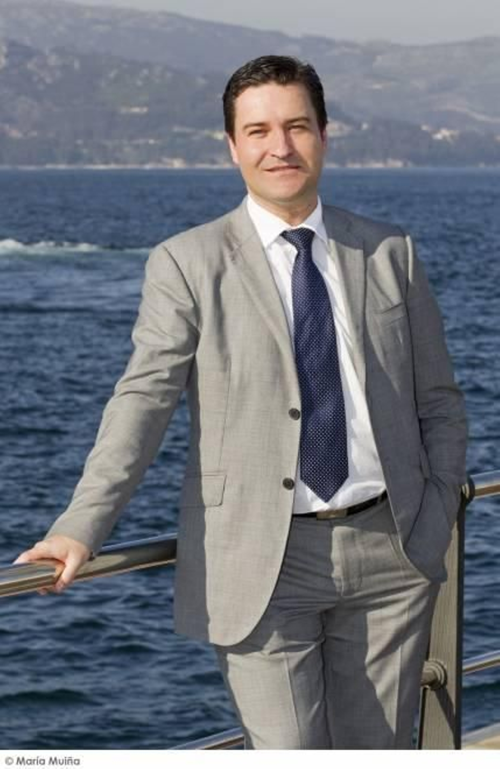 PP, José Luis Álvarez, Es Ingeniero en Telecomunicaciones, y tiene como profesión director financiero