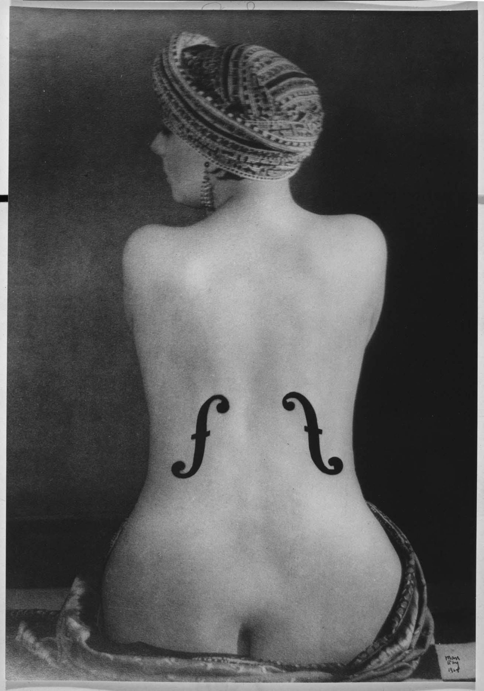 Violon D'Ingress, posed by Kiki 1924