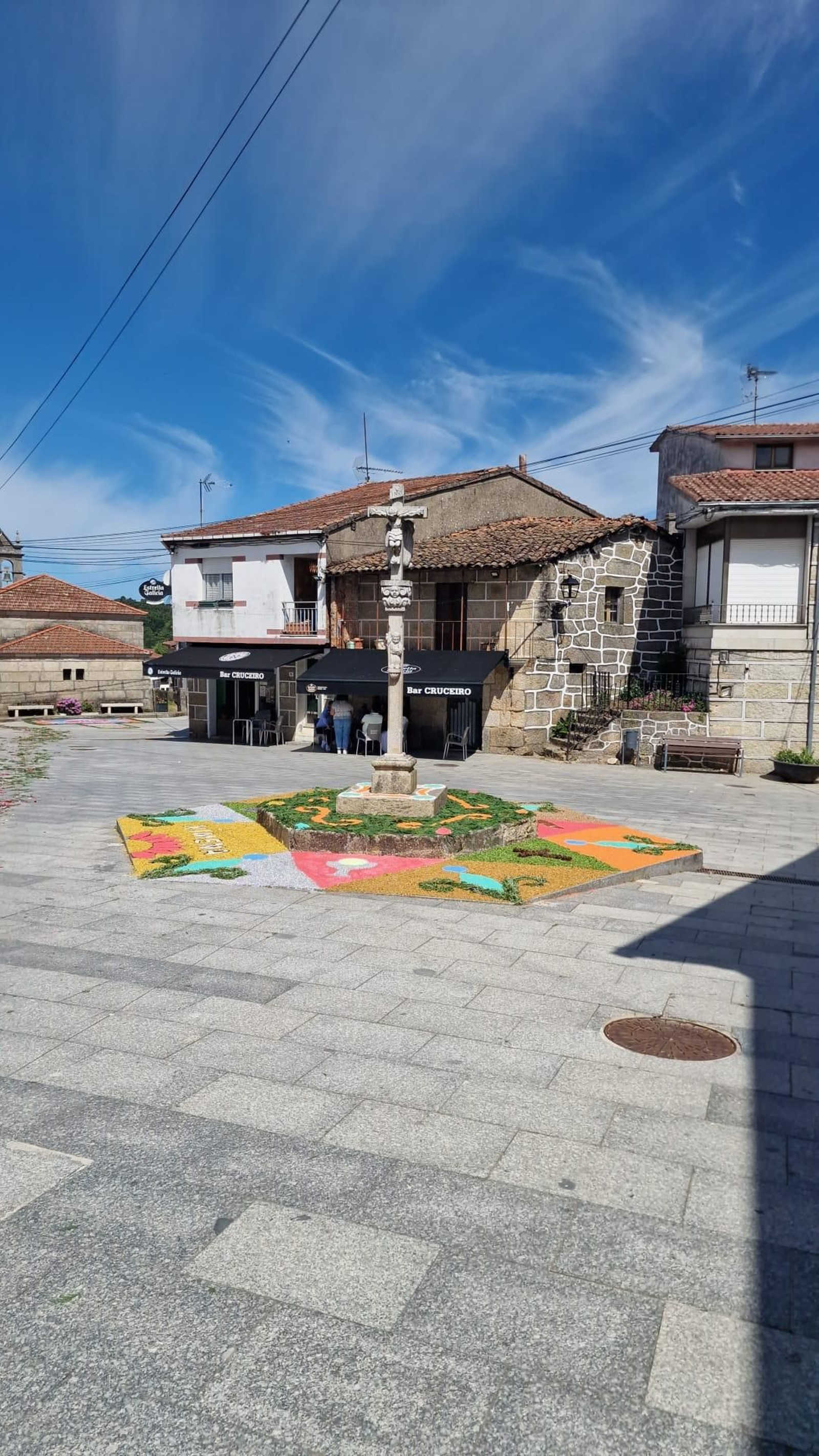 Alfombra floral por el Corpus Christi en Vilardevós.