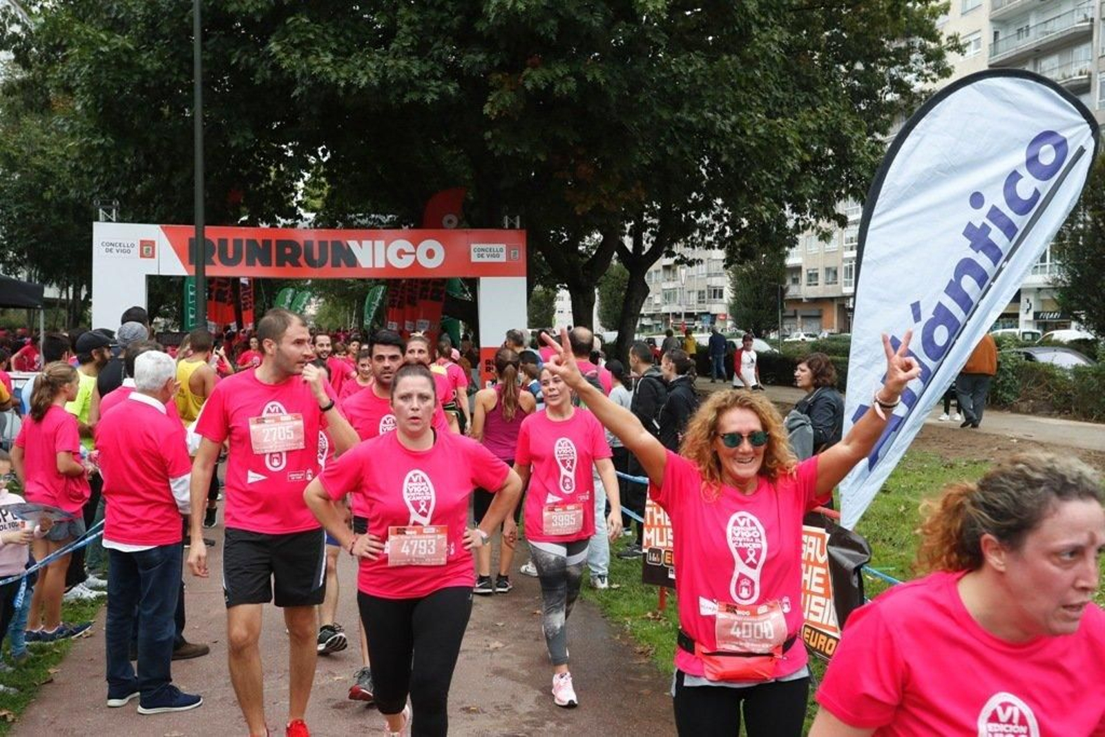 El color rosa abarrotó la Avenida de Castelao - JV Landín 207