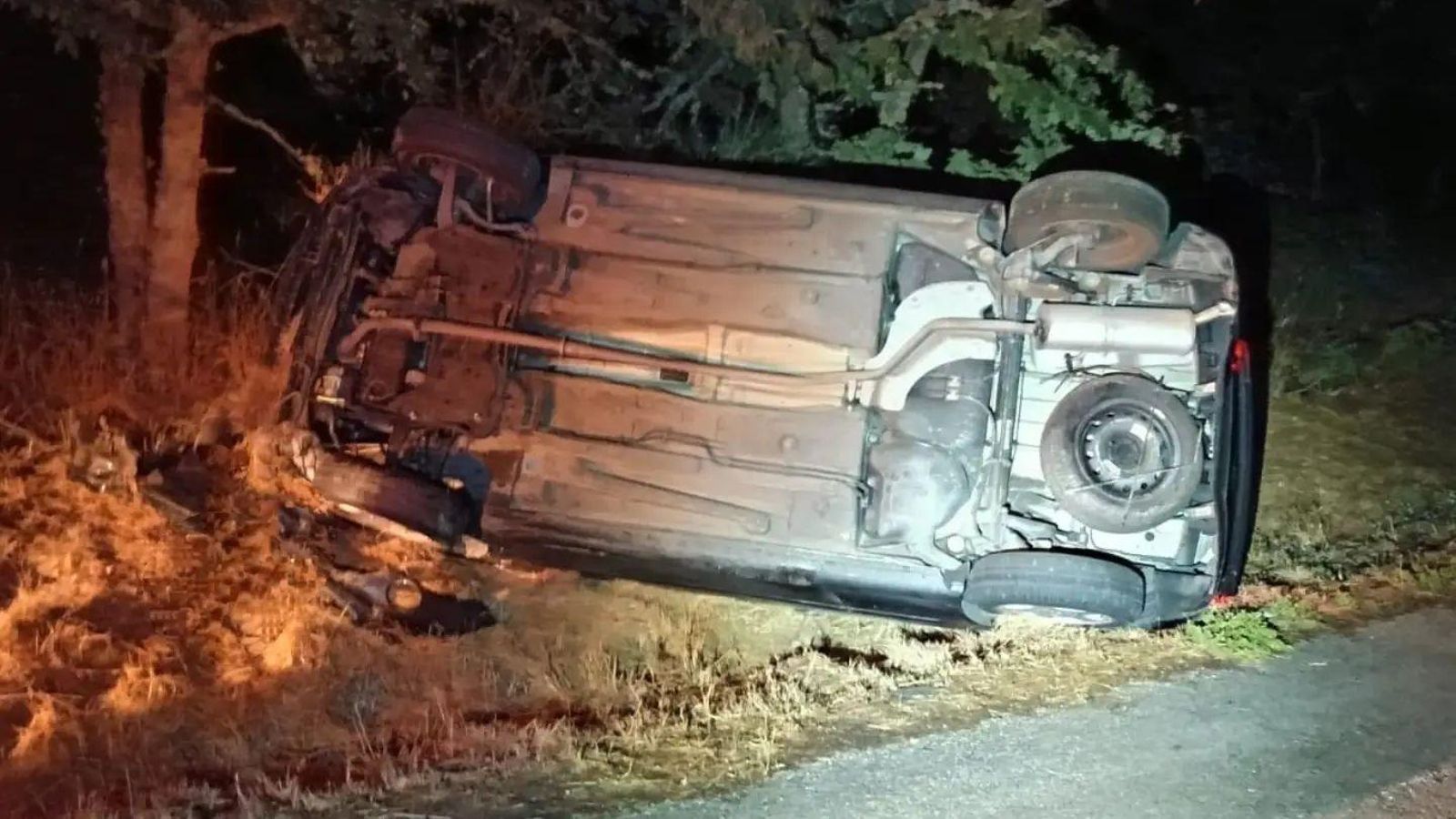 Estado en el que acabó el vehículo tras volcar en Vilar de Flores