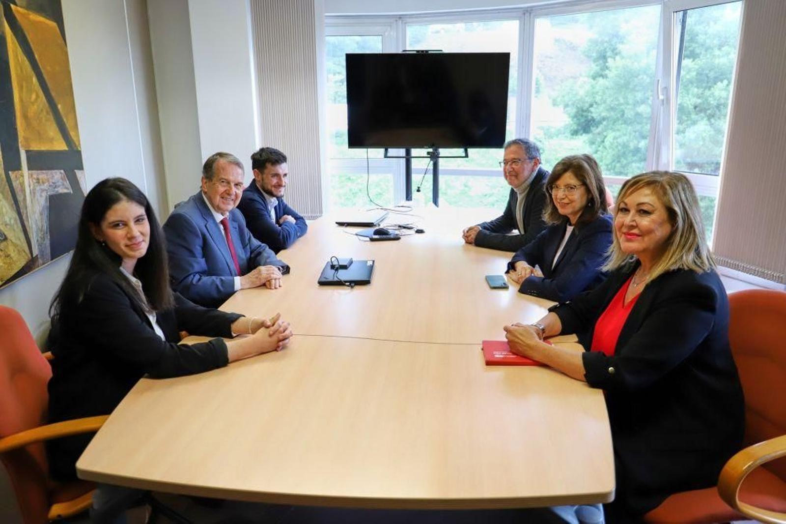 La primera reunión del Observatorio de Vivienda, presidida por Abel Caballero.