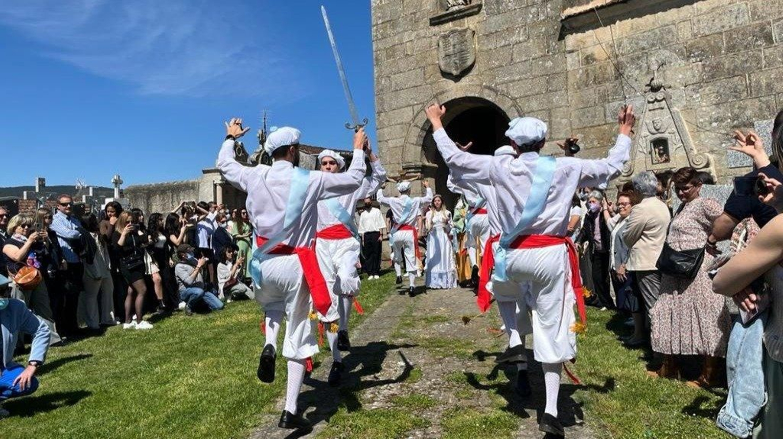 Imaxe de aquivo dos "danzantes" de Laza.
