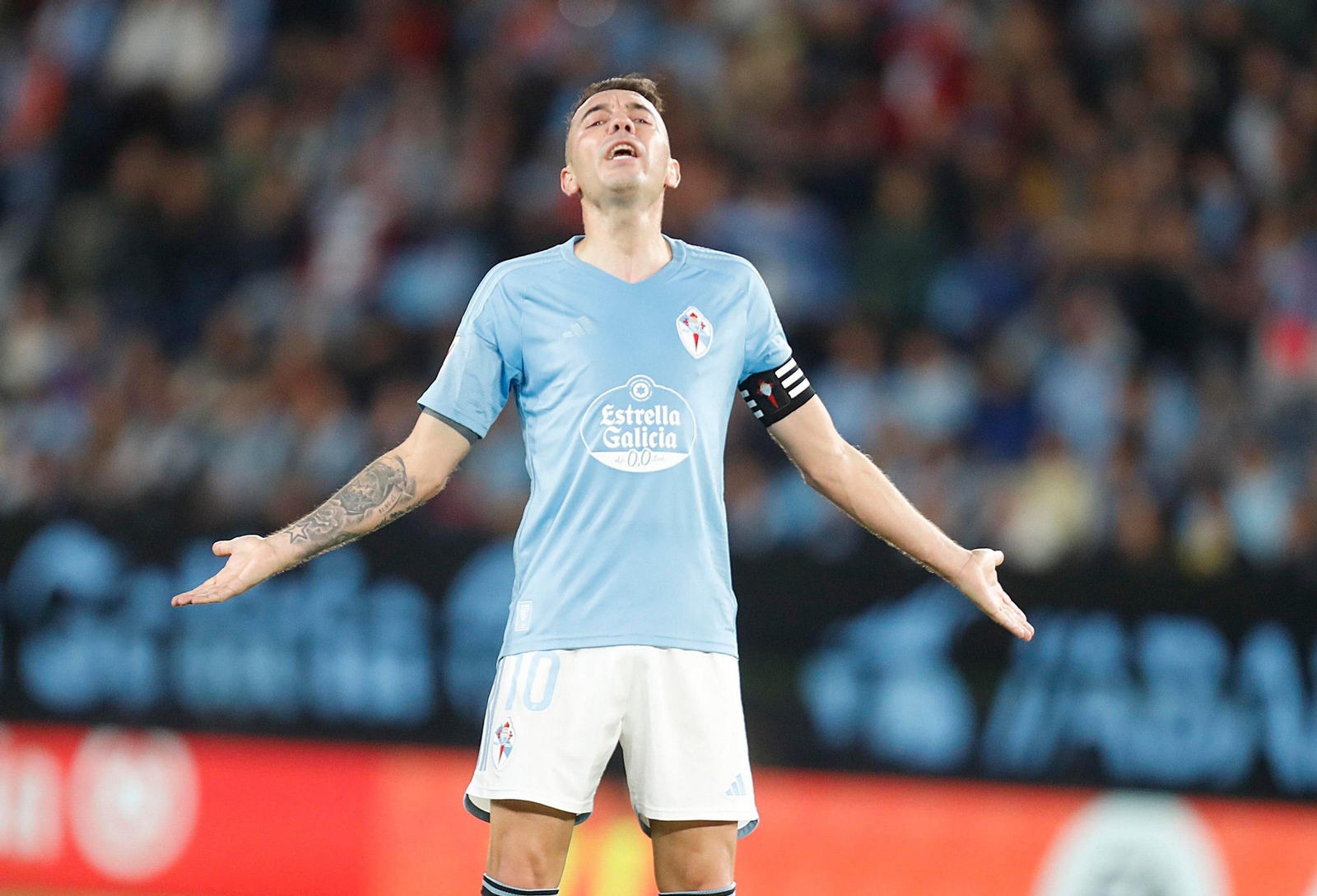 Partido entre el Celta y el Atlético de Madrid. // J.V. Landín
