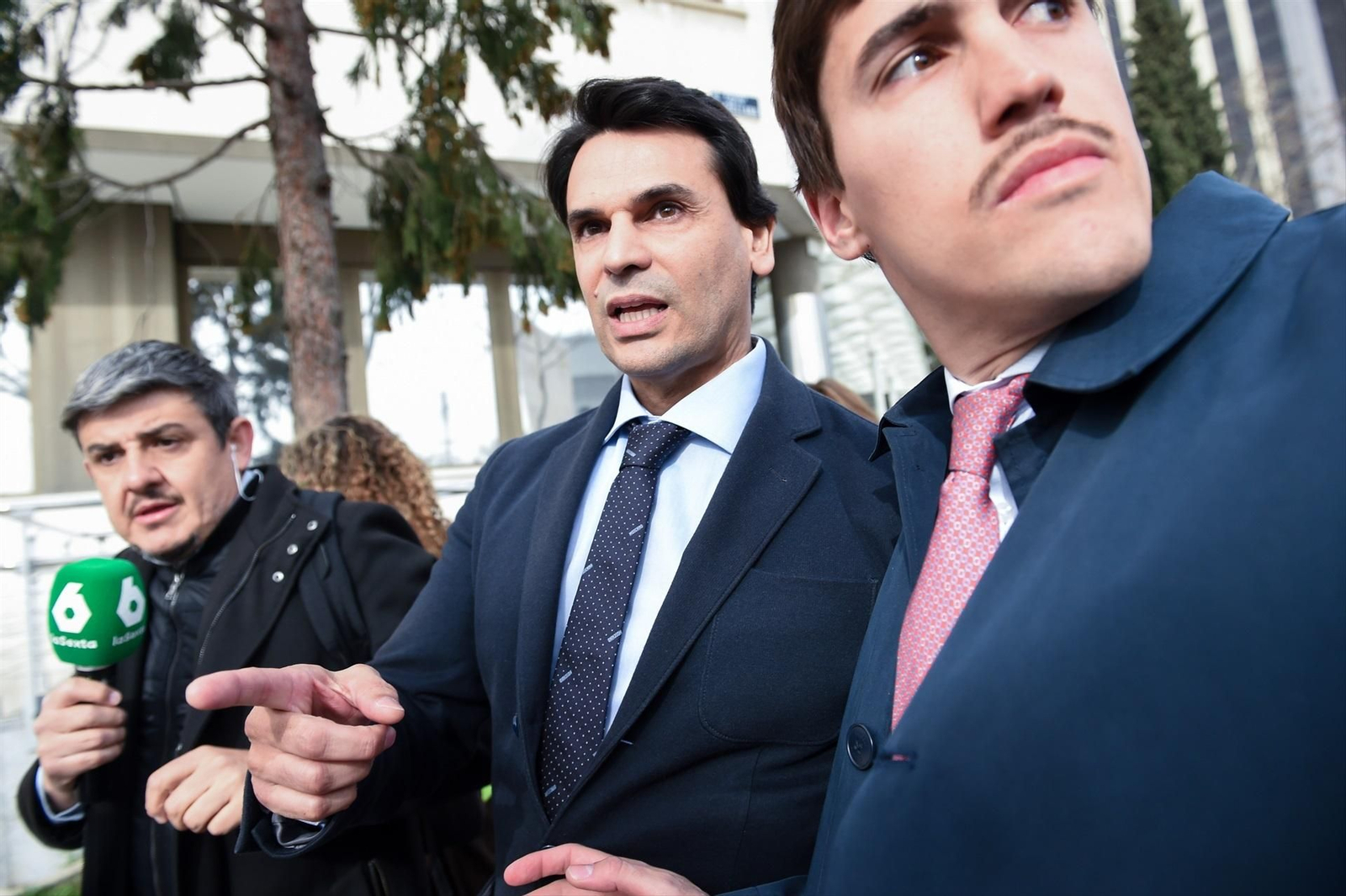 La pareja de la presidenta de la Comunidad de Madrid, Alberto González Amador, sale de declarar a los juzgados de Plaza de Castilla el pasado 24 de febrero.