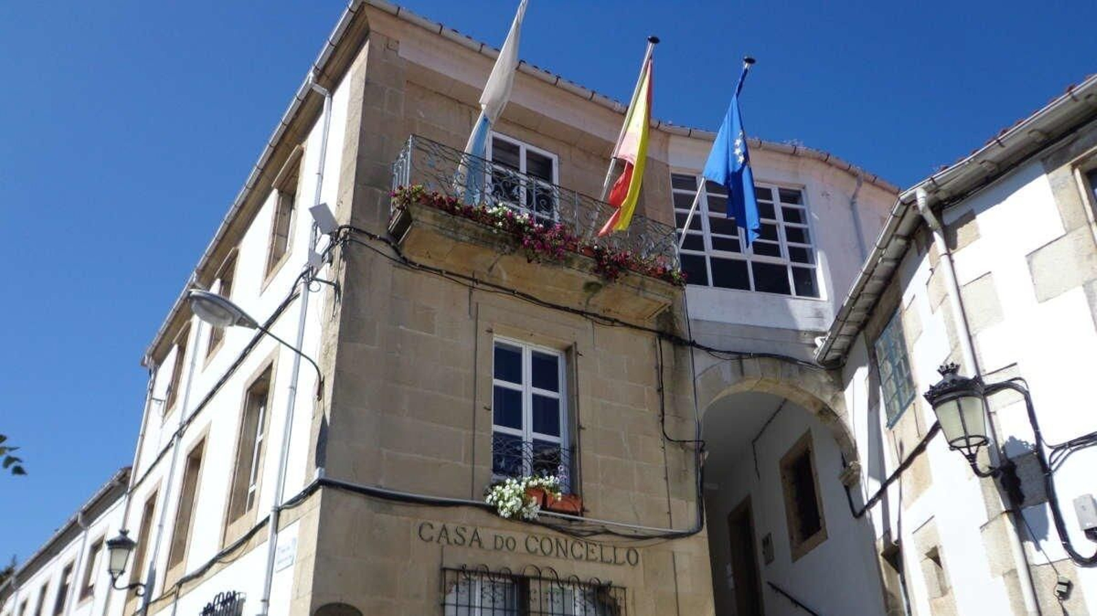 Edificio de la Casa Consistorial de Viana do Bolo.