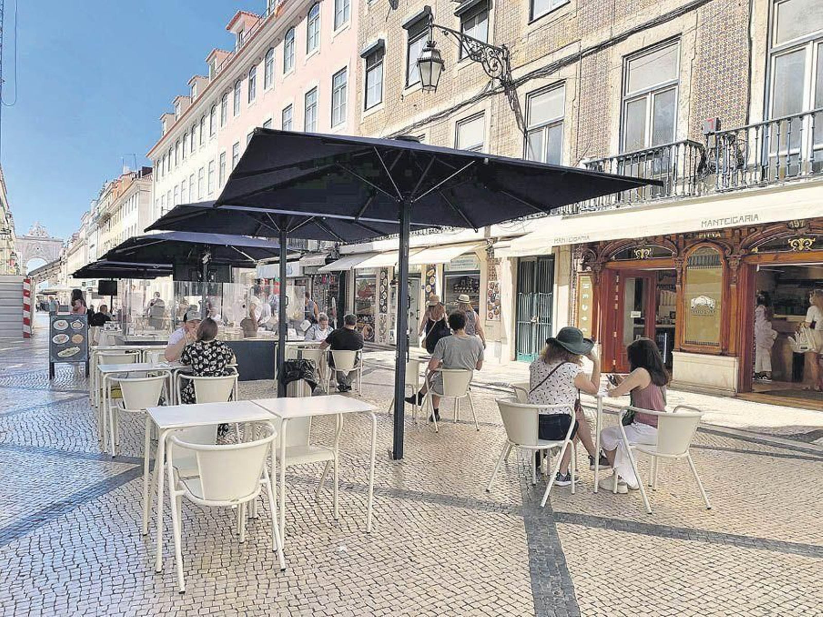 Terraza en Rúa Augusta, Lisboa, donde ya está establecido el toque de queda entre las 23 y las 05.