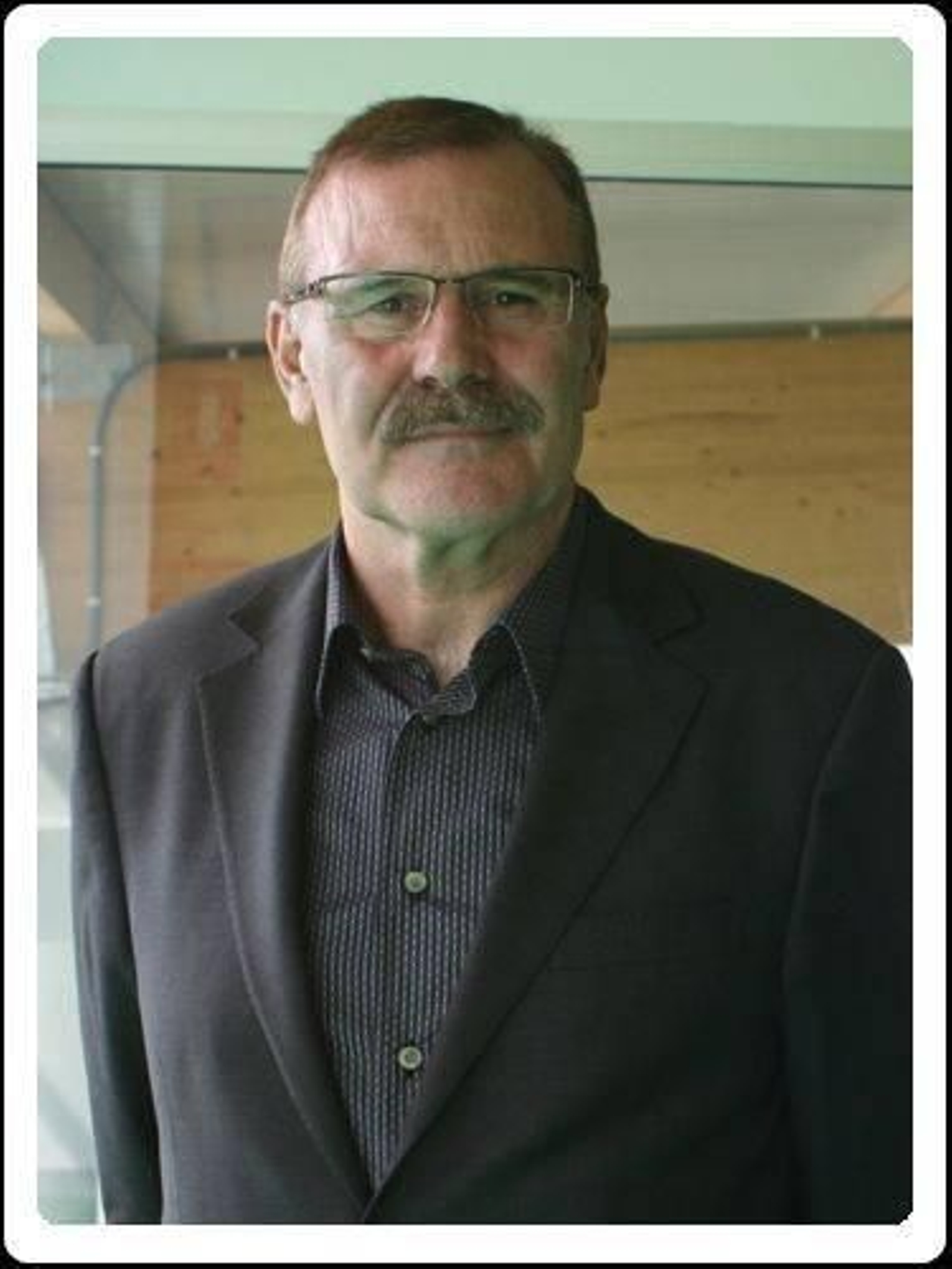 BNG, Xabier Alonso, 60 años. Operador de Telefónica. Responsable comarcal del BNG. Atleta del Club Veteranos de Samil.